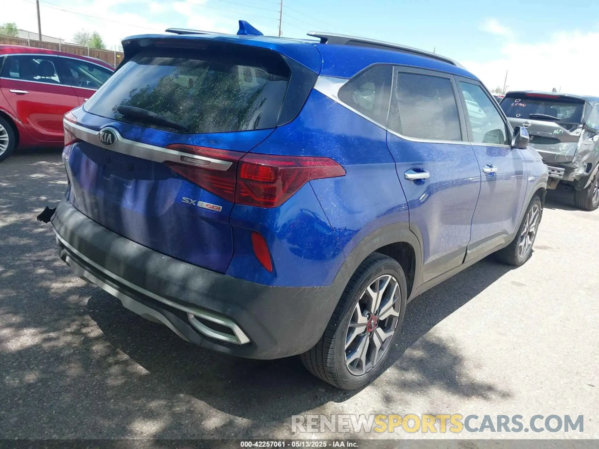 4 fotografías del automóvil dañado KNDETCA24M7127748 KIA SELTOS 2021