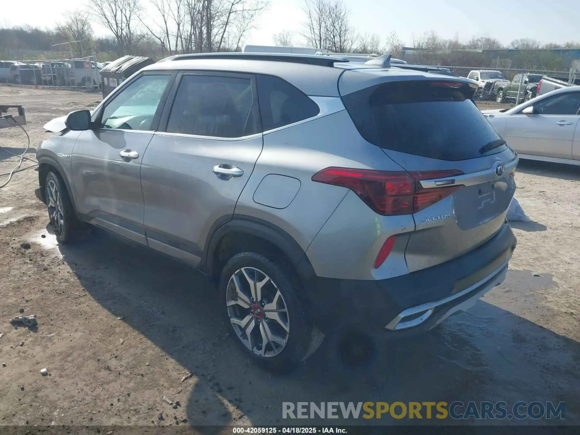 3 fotografías del automóvil dañado KNDETCA25M7073876 KIA SELTOS 2021