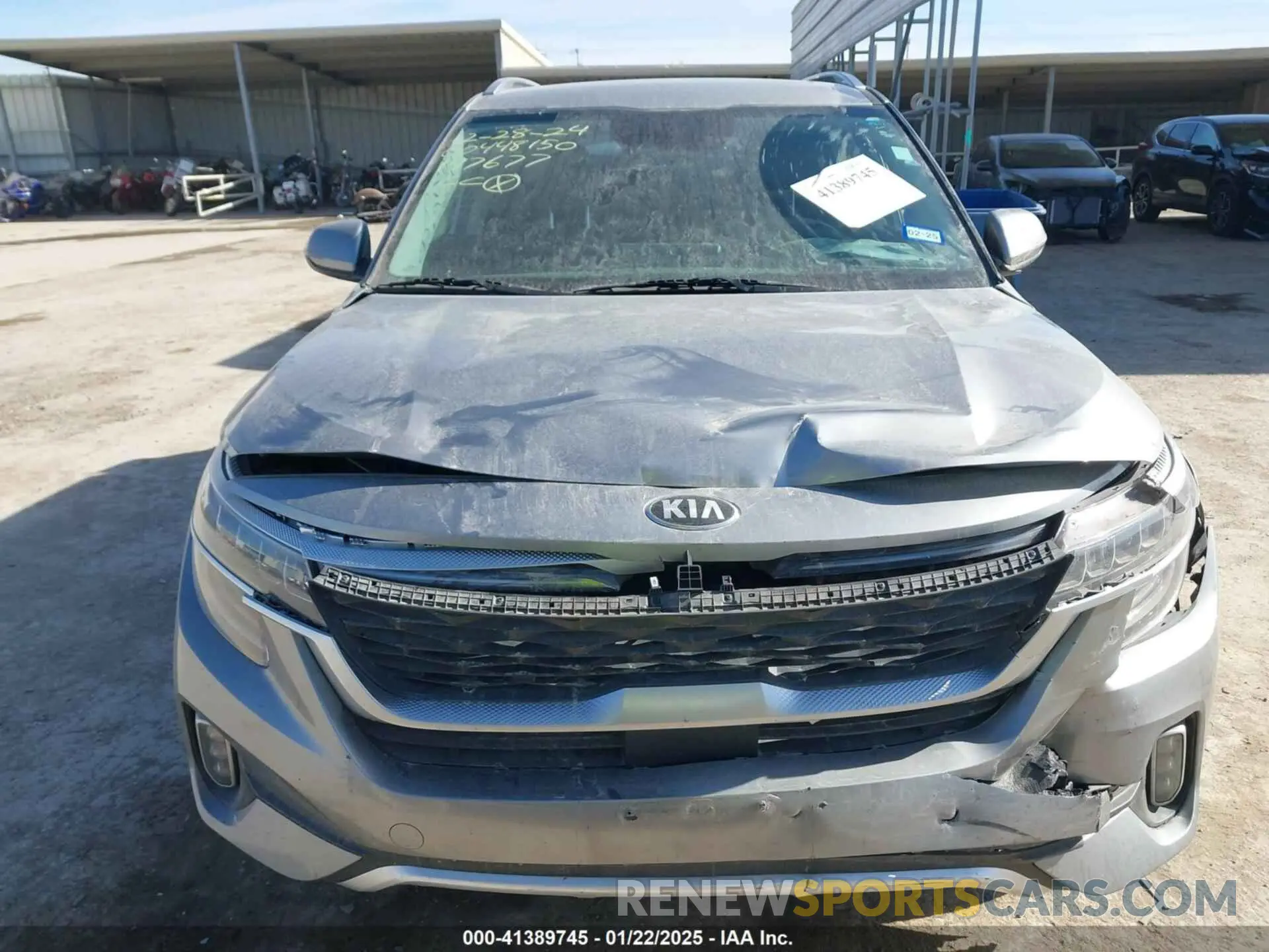12 fotografías del automóvil dañado KNDETCA25M7197677 KIA SELTOS 2021