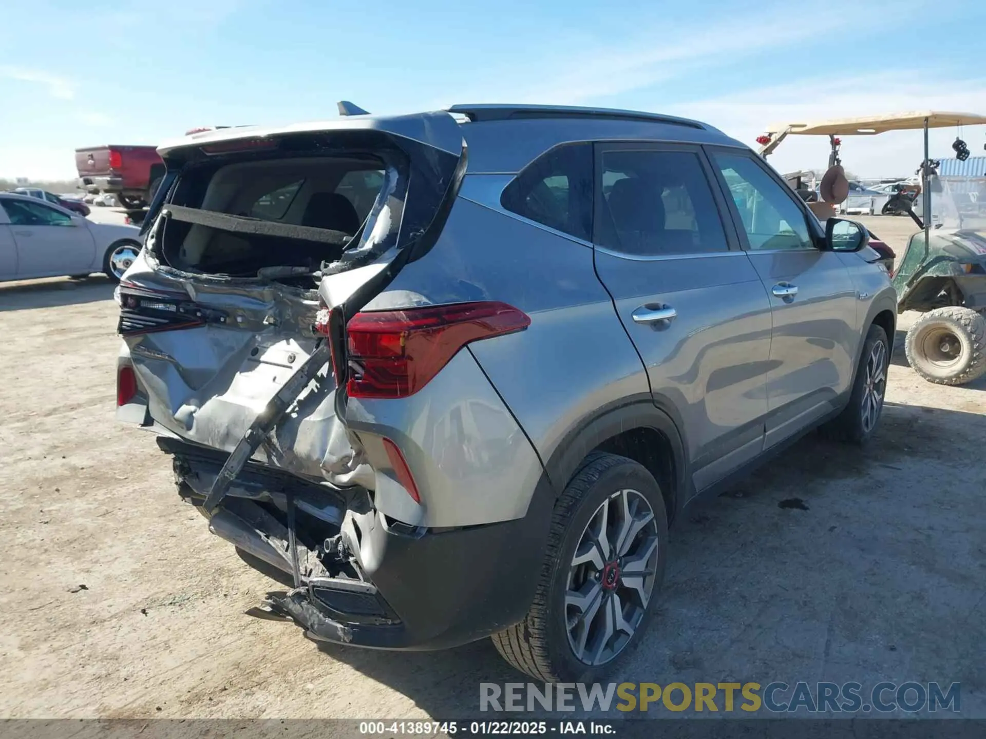 4 fotografías del automóvil dañado KNDETCA25M7197677 KIA SELTOS 2021