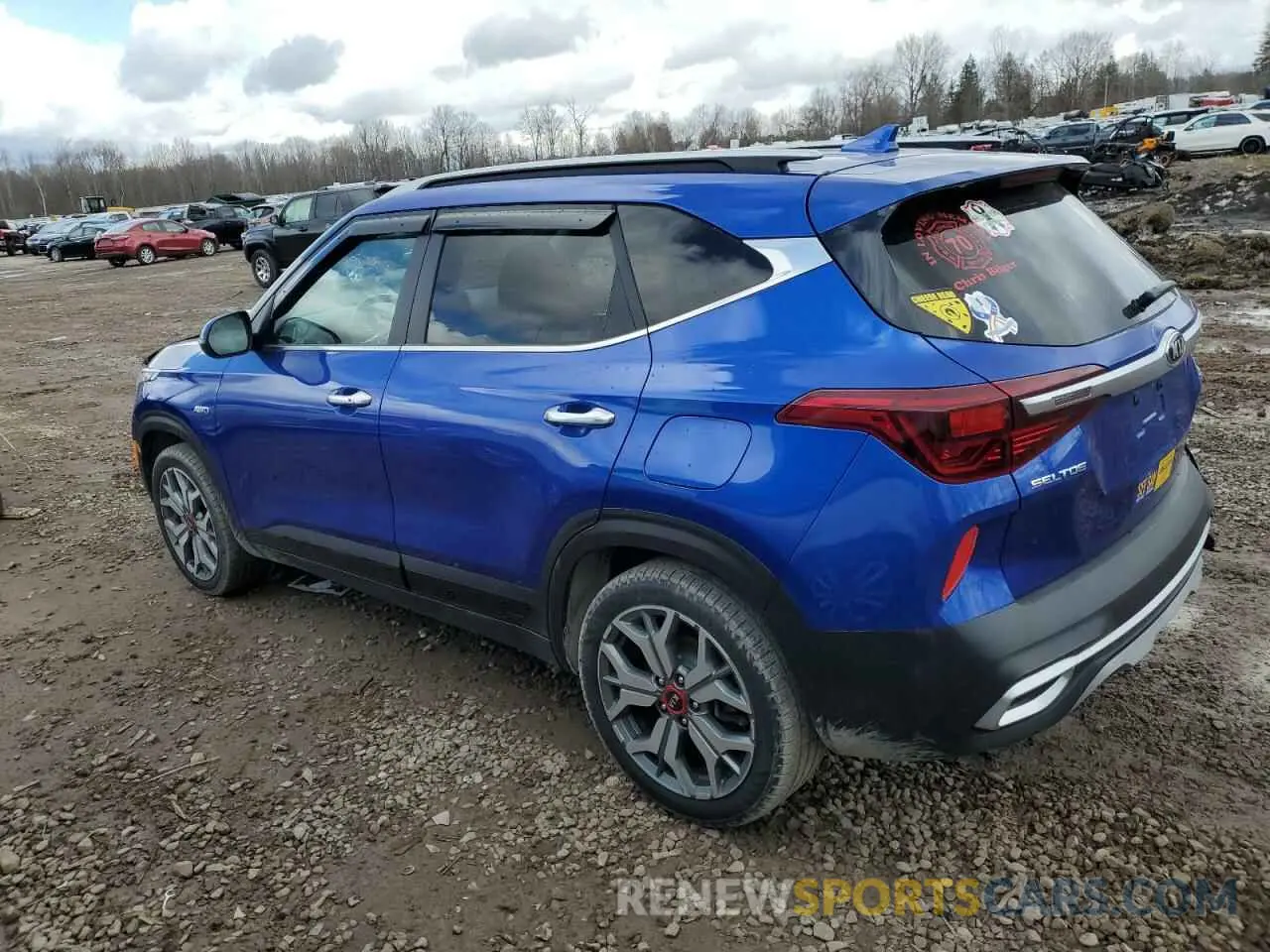 2 fotografías del automóvil dañado KNDETCA26M7081310 KIA SELTOS 2021