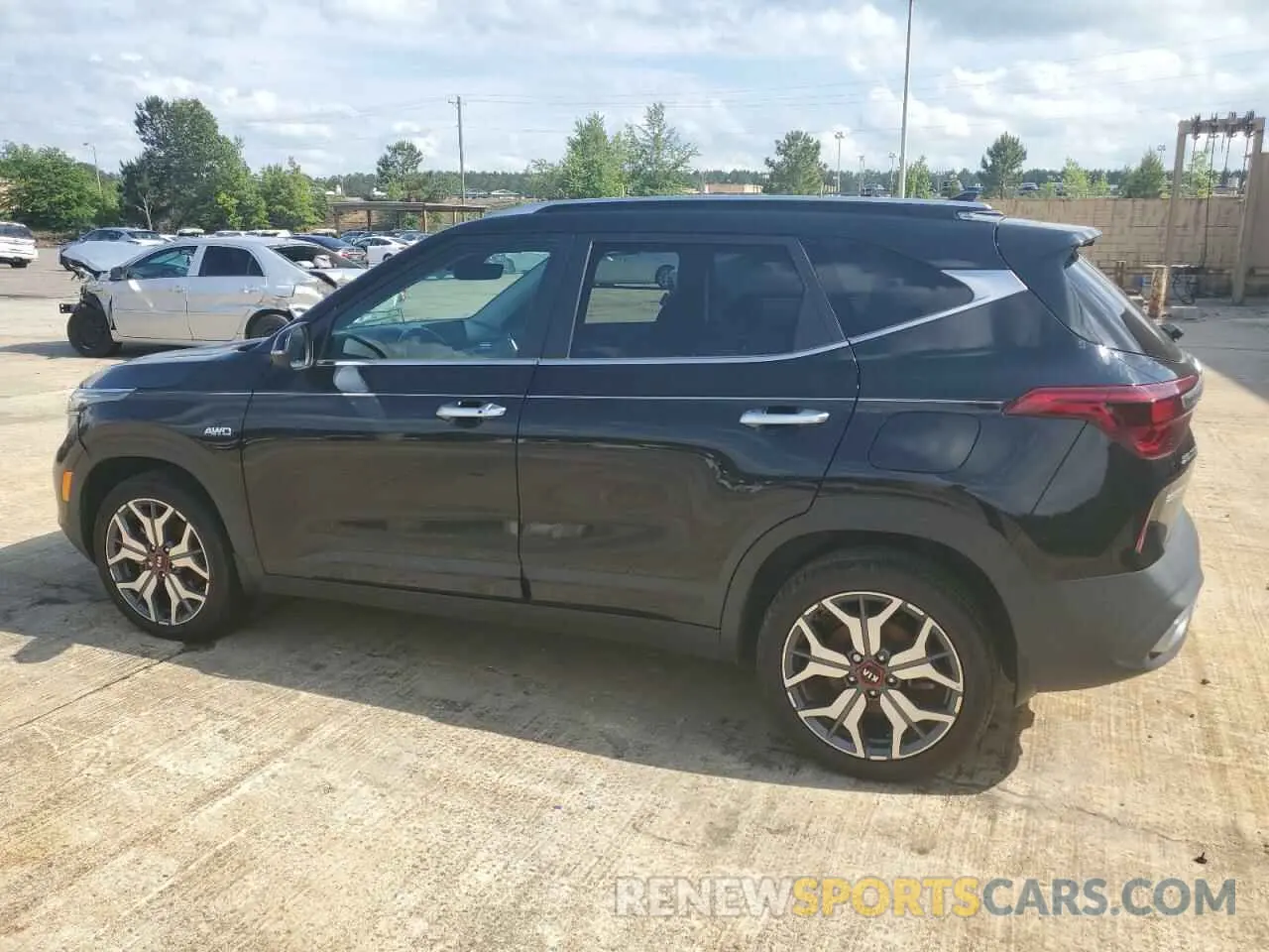 2 fotografías del automóvil dañado KNDETCA26M7140887 KIA SELTOS 2021
