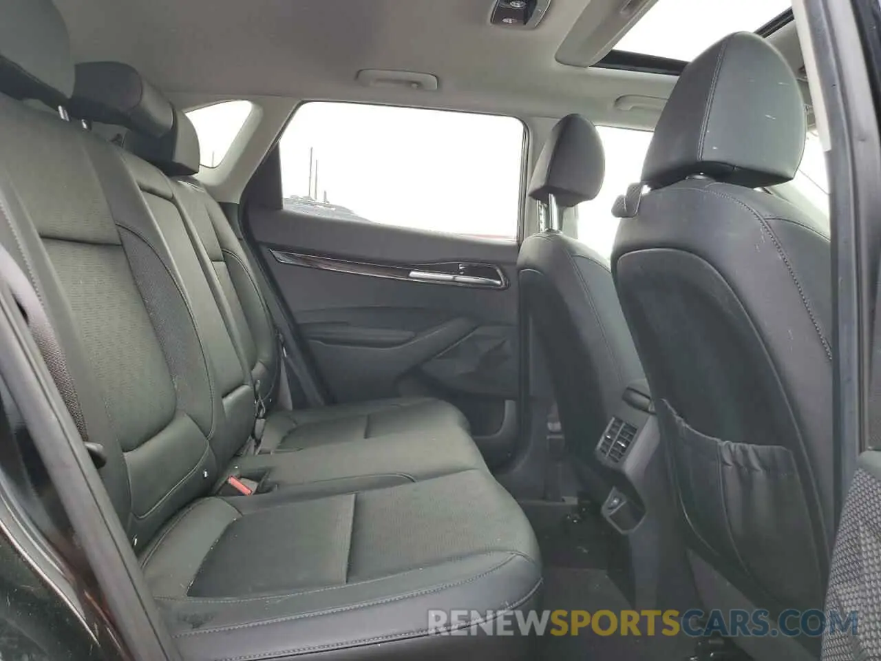 11 fotografías del automóvil dañado KNDETCA27M7184817 KIA SELTOS 2021