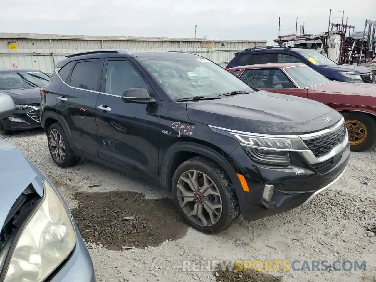 4 fotografías del automóvil dañado KNDETCA27M7184817 KIA SELTOS 2021