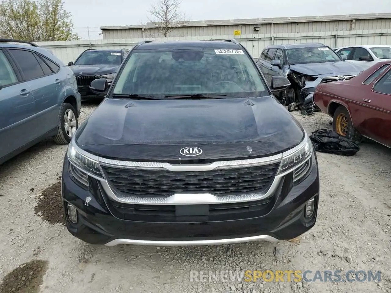 5 fotografías del automóvil dañado KNDETCA27M7184817 KIA SELTOS 2021