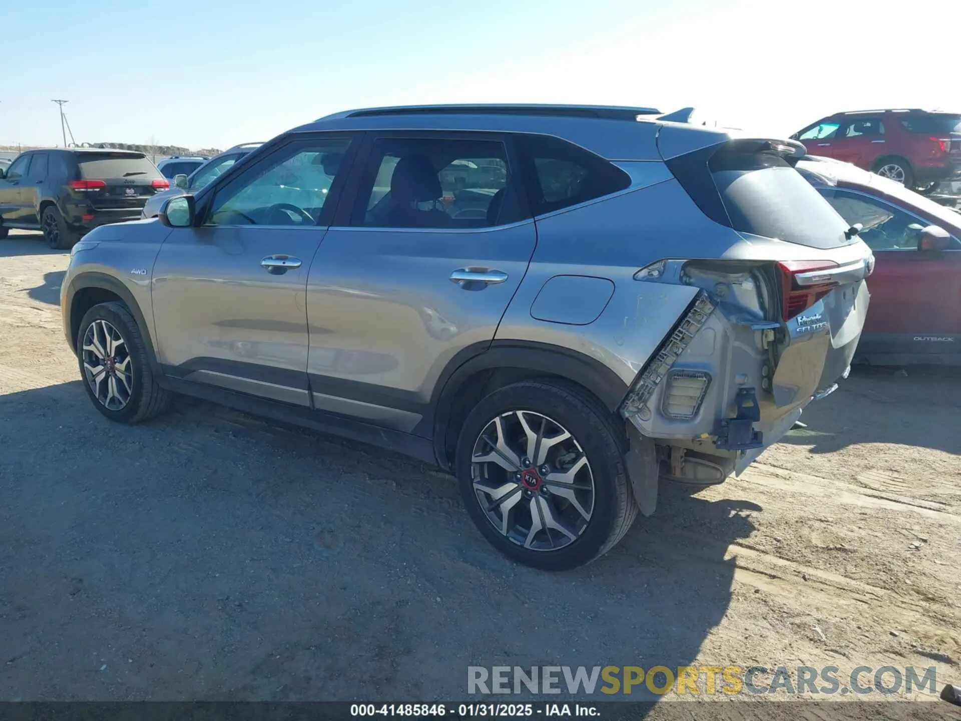 3 fotografías del automóvil dañado KNDETCA27M7186695 KIA SELTOS 2021