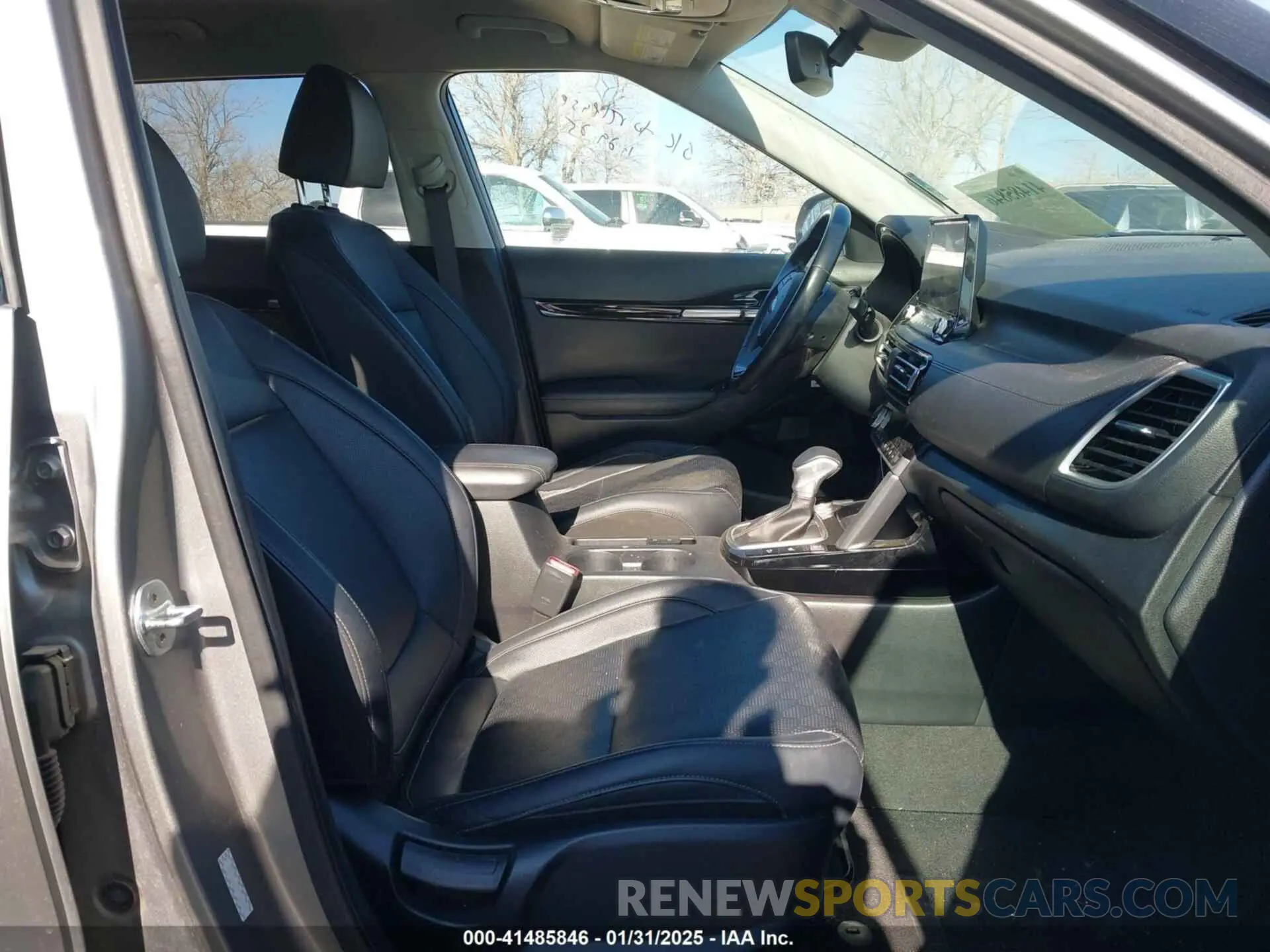 5 fotografías del automóvil dañado KNDETCA27M7186695 KIA SELTOS 2021
