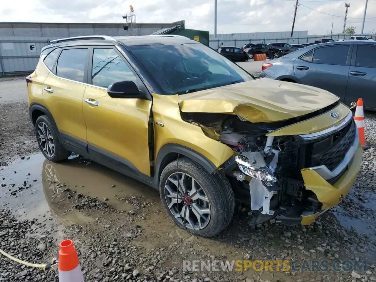 4 fotografías del automóvil dañado KNDETCA27M7219727 KIA SELTOS 2021