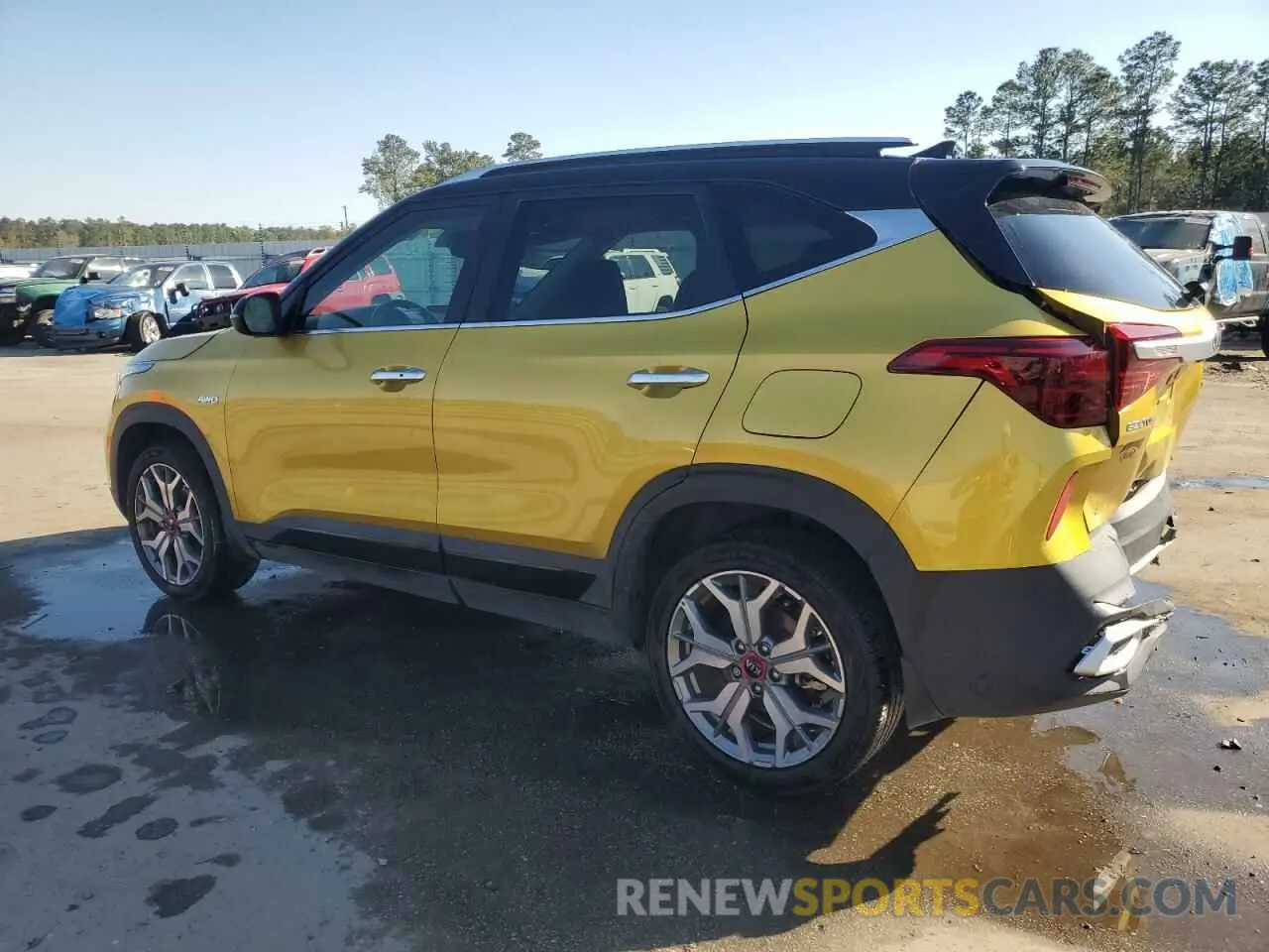 2 fotografías del automóvil dañado KNDETCA28M7060698 KIA SELTOS 2021
