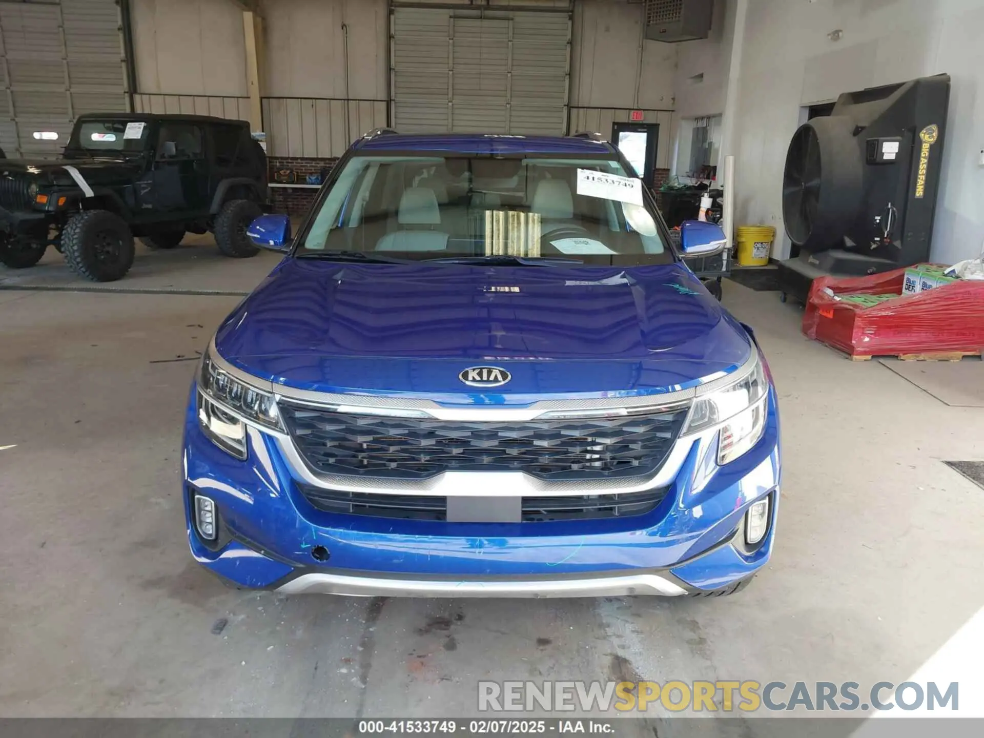 12 fotografías del automóvil dañado KNDETCA28M7154385 KIA SELTOS 2021