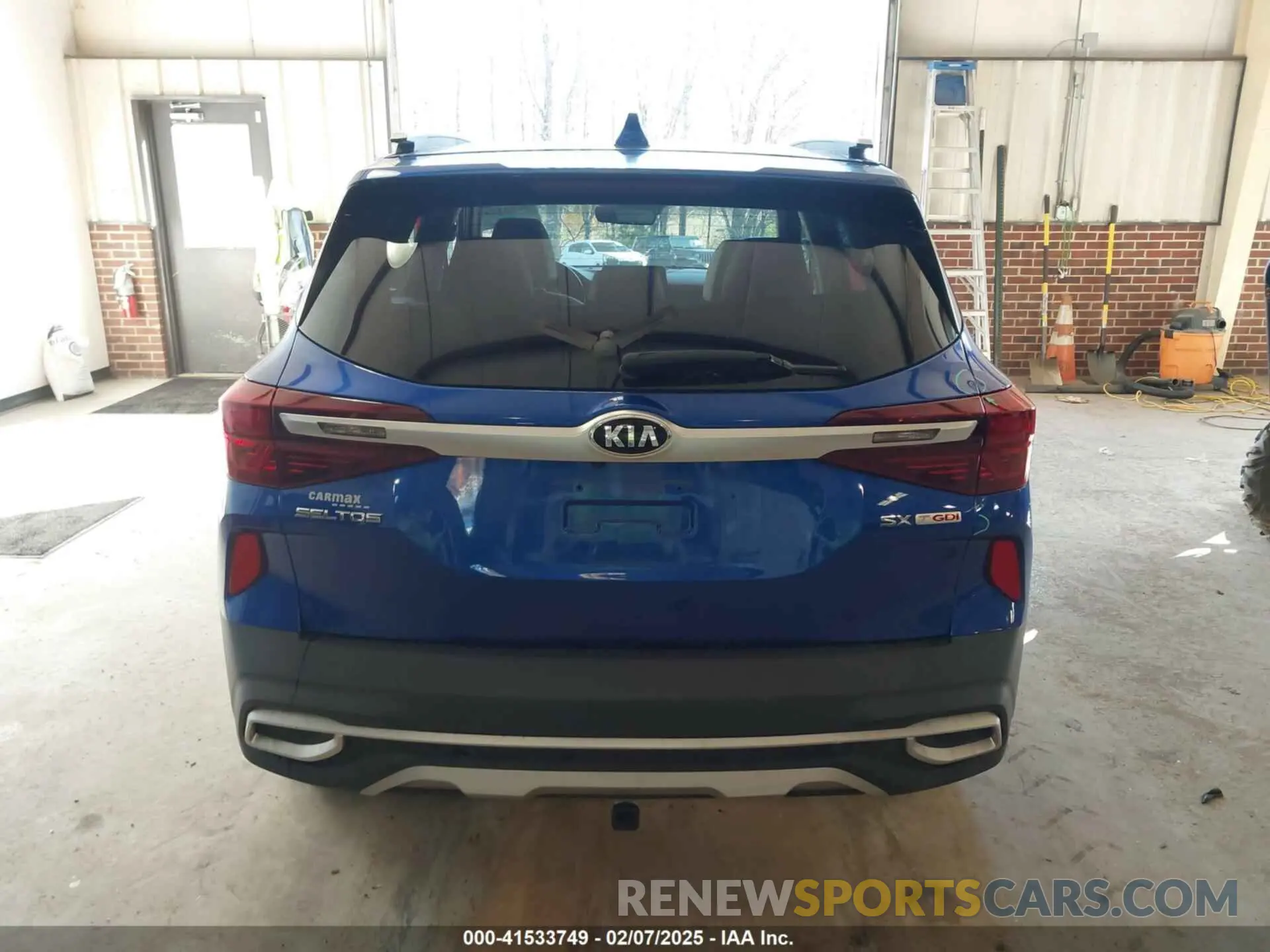 16 fotografías del automóvil dañado KNDETCA28M7154385 KIA SELTOS 2021