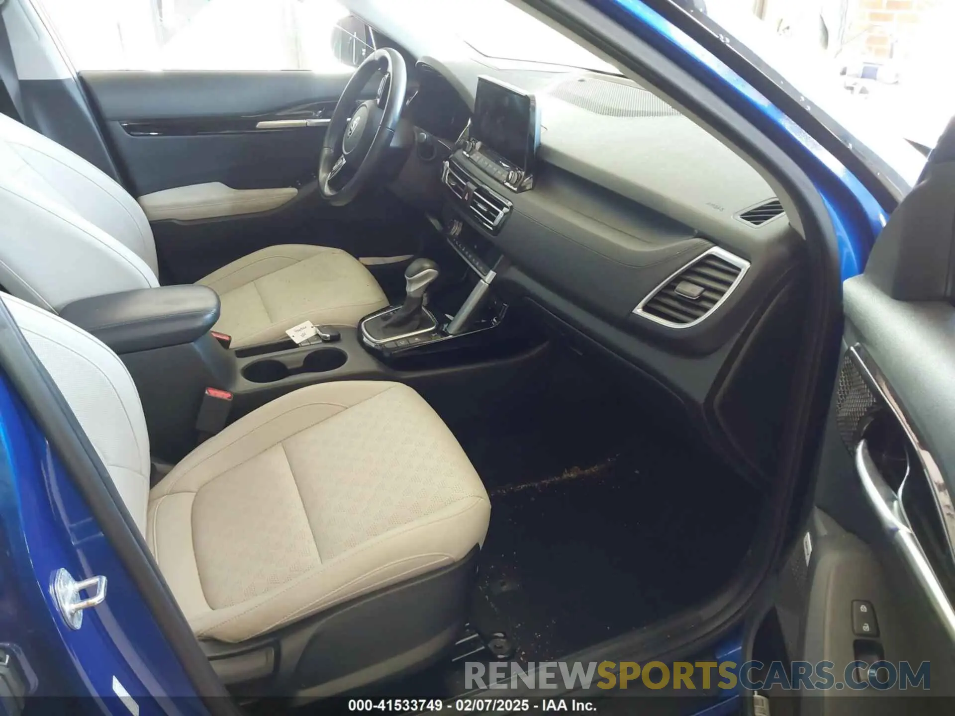 5 fotografías del automóvil dañado KNDETCA28M7154385 KIA SELTOS 2021
