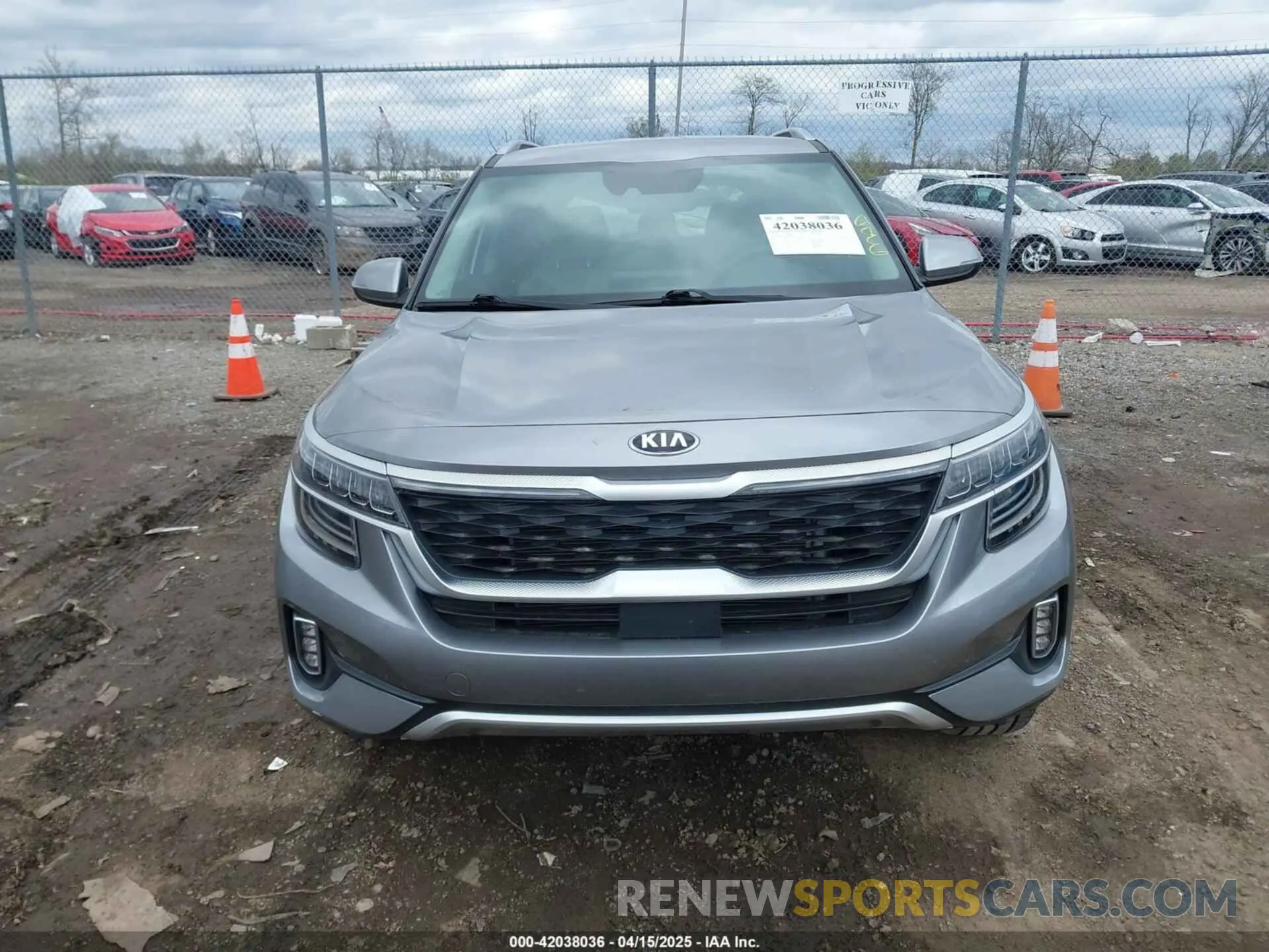 12 fotografías del automóvil dañado KNDETCA28M7161143 KIA SELTOS 2021