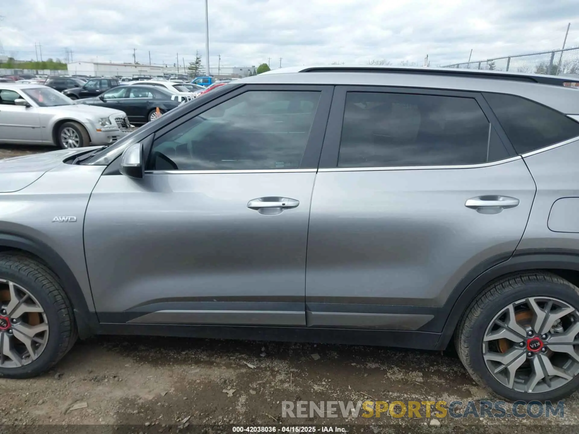 14 fotografías del automóvil dañado KNDETCA28M7161143 KIA SELTOS 2021