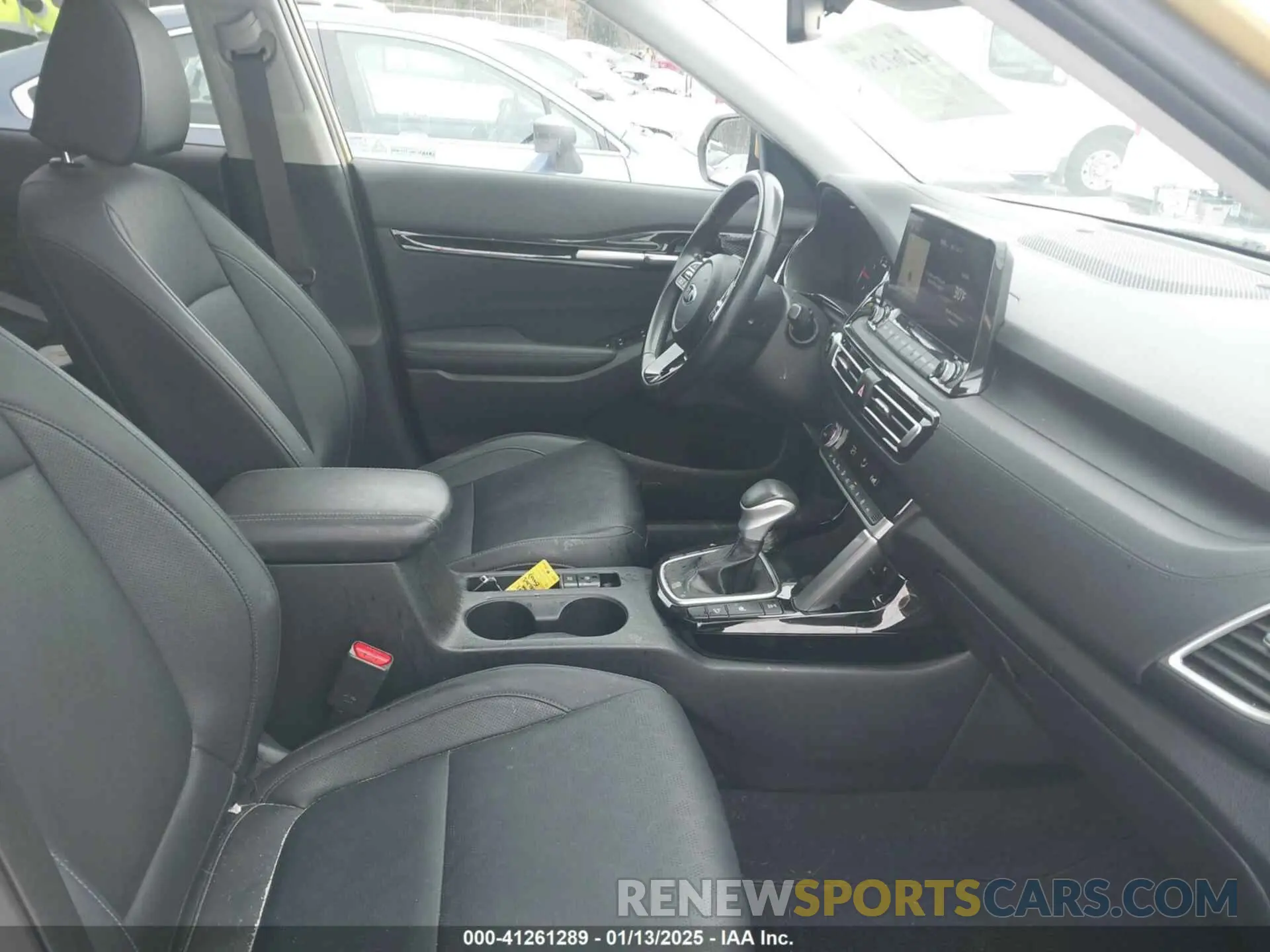 5 fotografías del automóvil dañado KNDETCA28M7166732 KIA SELTOS 2021