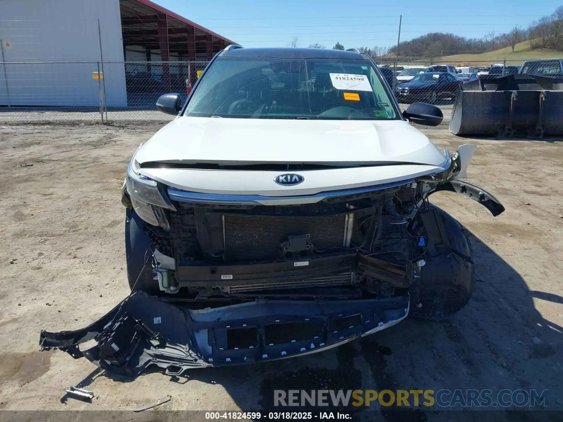 13 fotografías del automóvil dañado KNDETCA28M7206615 KIA SELTOS 2021