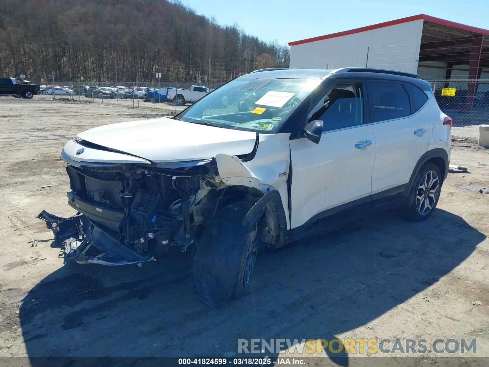 2 fotografías del automóvil dañado KNDETCA28M7206615 KIA SELTOS 2021