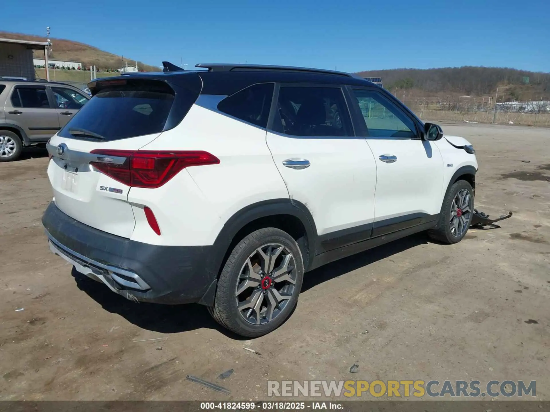 4 fotografías del automóvil dañado KNDETCA28M7206615 KIA SELTOS 2021
