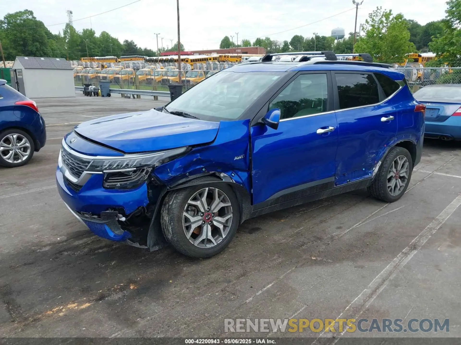 2 fotografías del automóvil dañado KNDETCA29M7083021 KIA SELTOS 2021