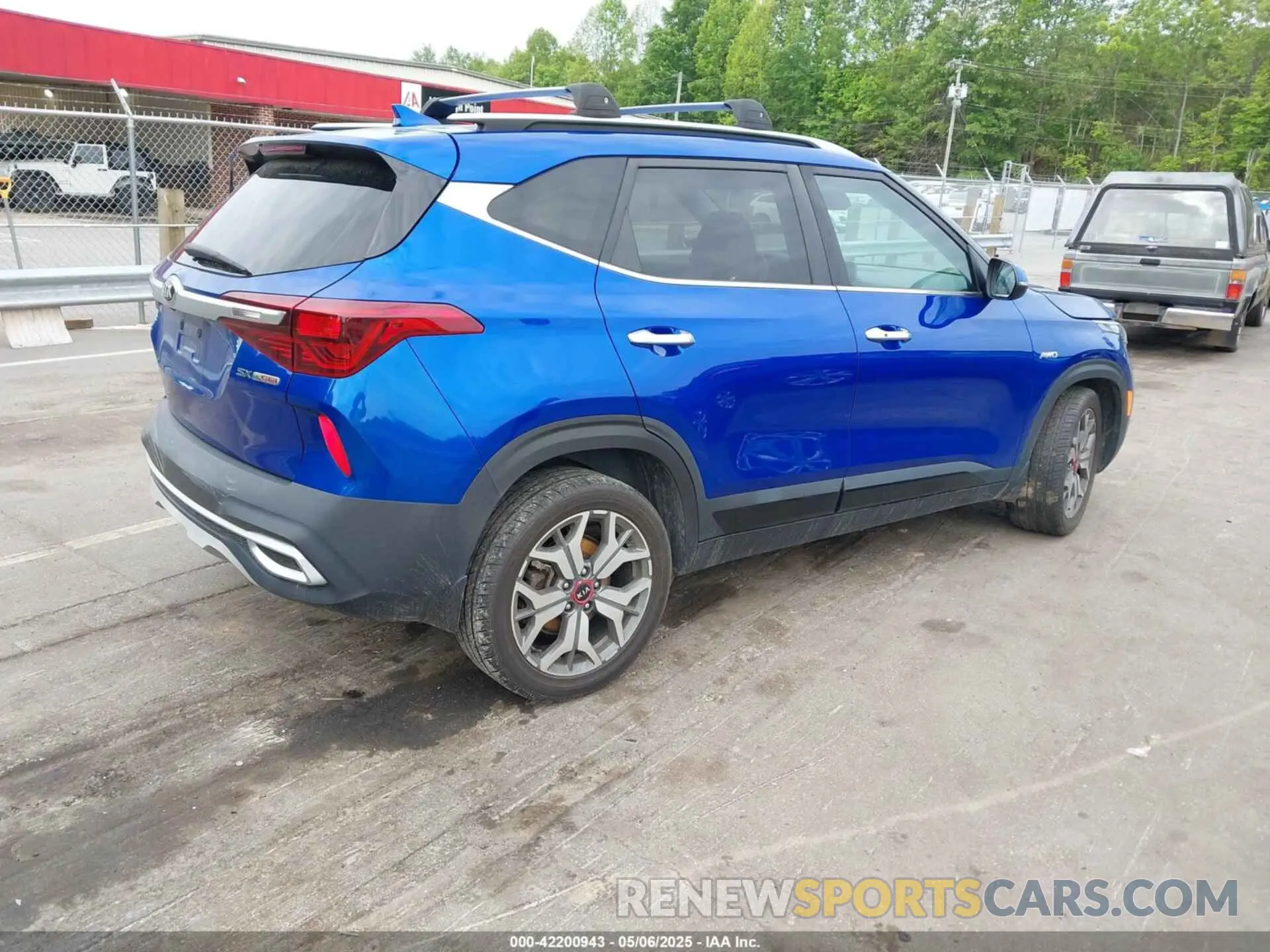 4 fotografías del automóvil dañado KNDETCA29M7083021 KIA SELTOS 2021