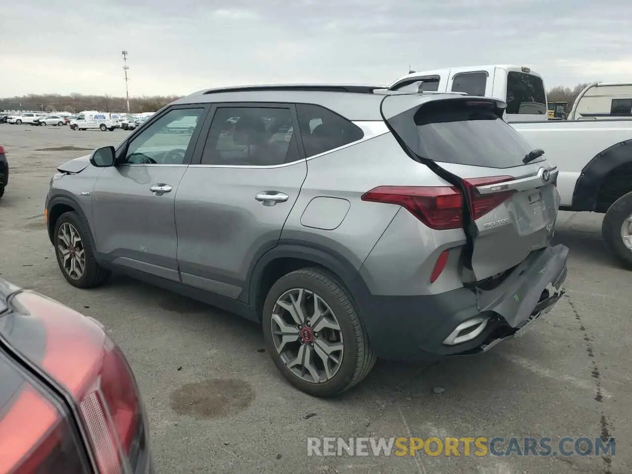 2 fotografías del automóvil dañado KNDETCA29M7188710 KIA SELTOS 2021