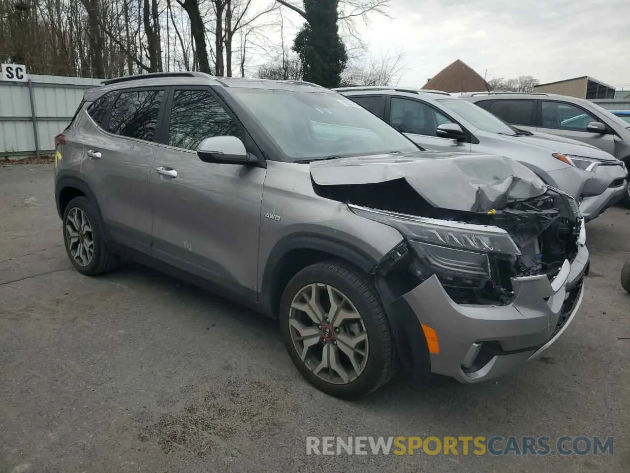 4 fotografías del automóvil dañado KNDETCA29M7188710 KIA SELTOS 2021