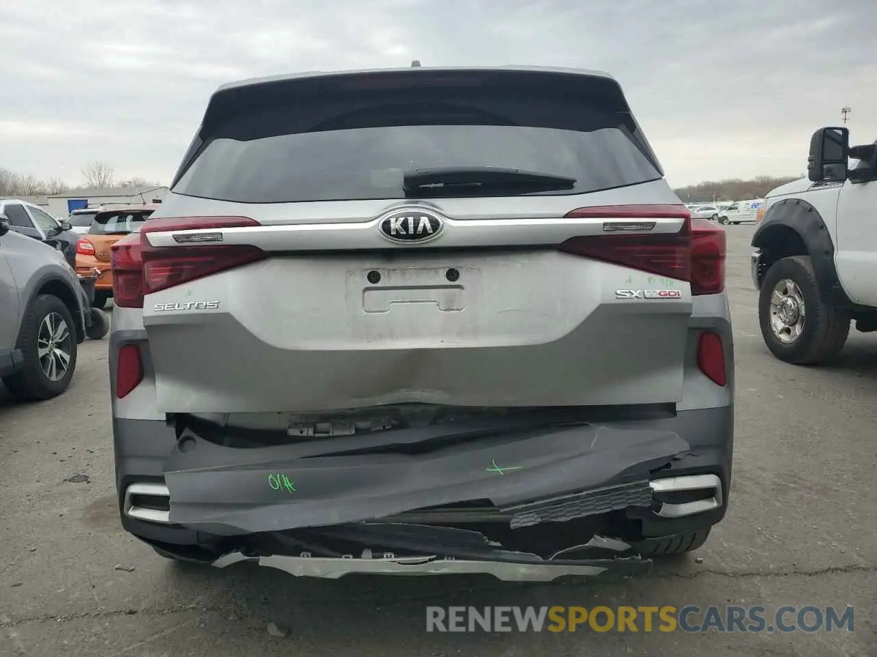 6 fotografías del automóvil dañado KNDETCA29M7188710 KIA SELTOS 2021