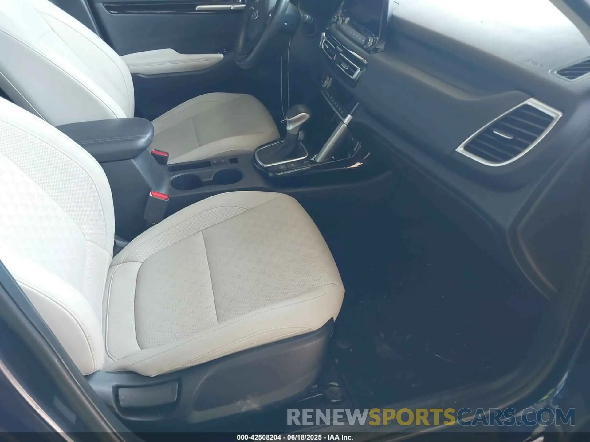5 fotografías del automóvil dañado KNDETCA2XM7099129 KIA SELTOS 2021