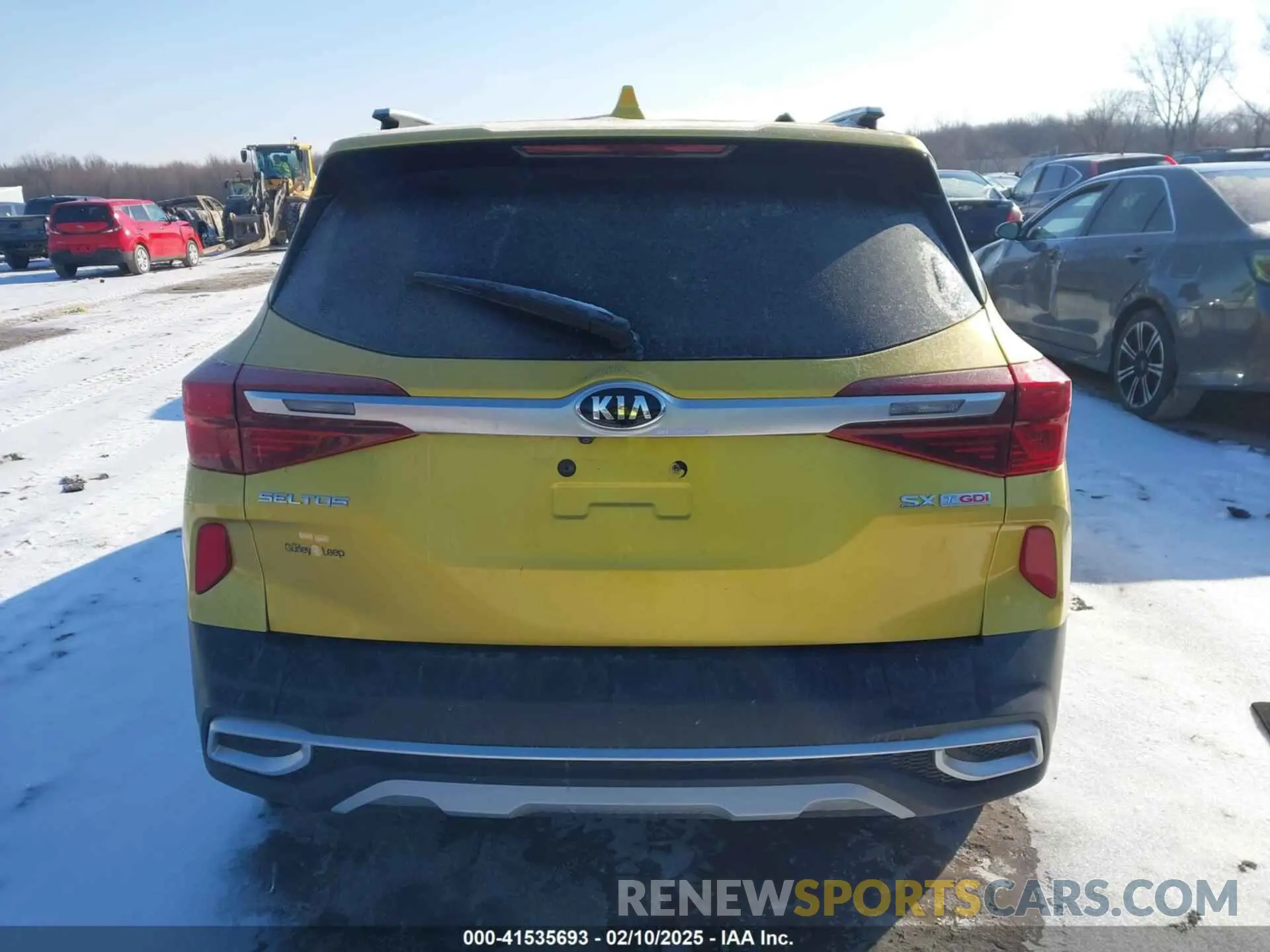 17 fotografías del automóvil dañado KNDETCA2XM7178414 KIA SELTOS 2021