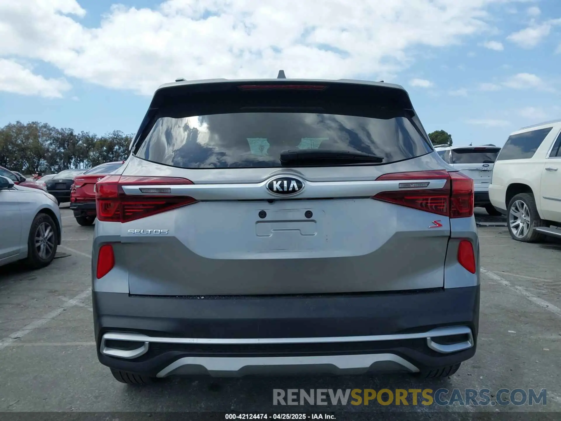 16 fotografías del automóvil dañado KNDEU2AA0M7046633 KIA SELTOS 2021