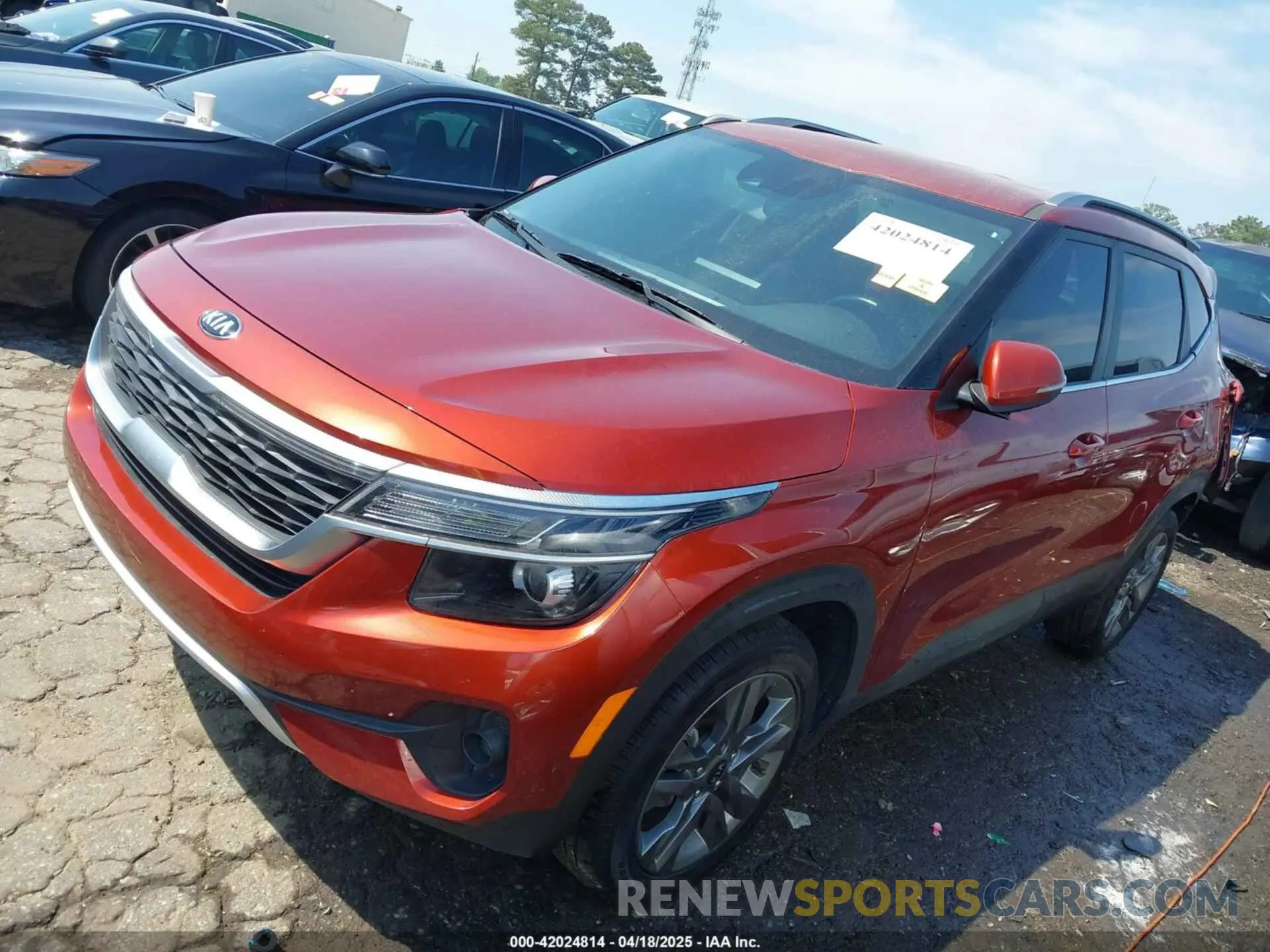2 fotografías del automóvil dañado KNDEU2AA1M7159622 KIA SELTOS 2021