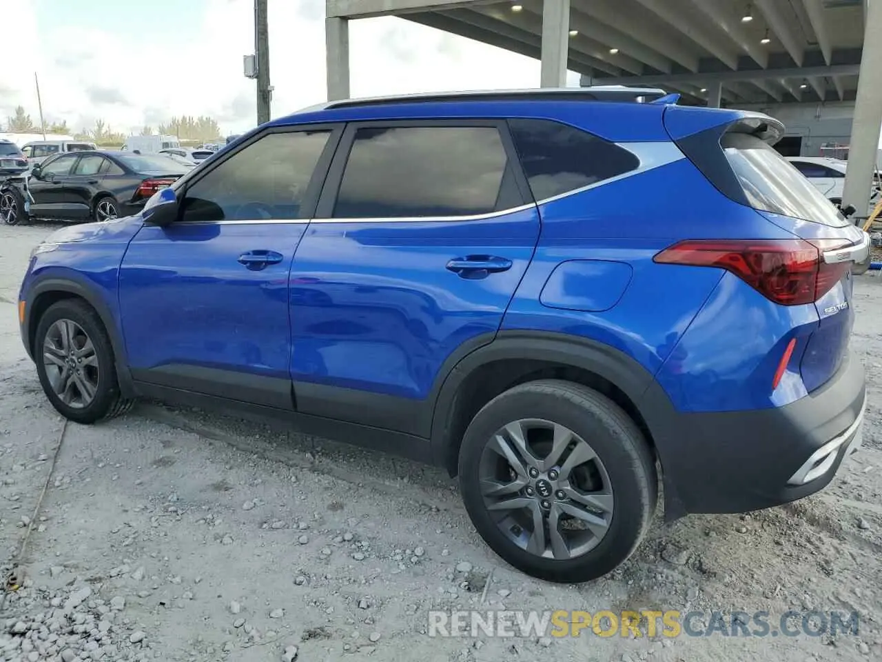 2 fotografías del automóvil dañado KNDEU2AA2M7088088 KIA SELTOS 2021