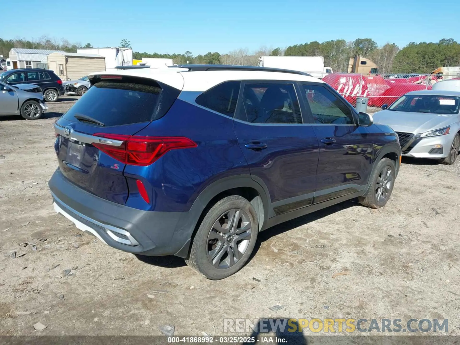 4 fotografías del automóvil dañado KNDEU2AA2M7121560 KIA SELTOS 2021