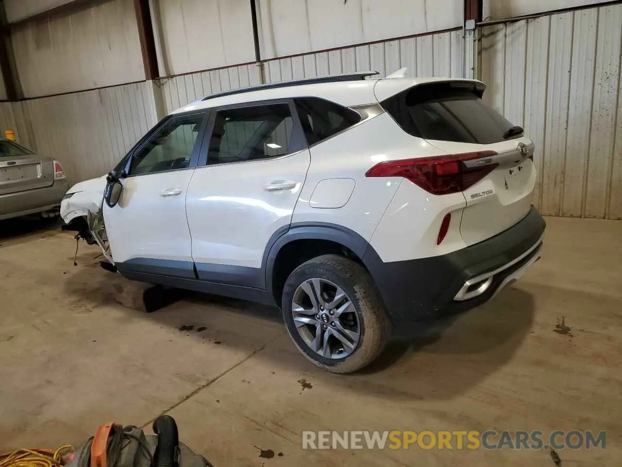 2 fotografías del automóvil dañado KNDEU2AA2M7175621 KIA SELTOS 2021