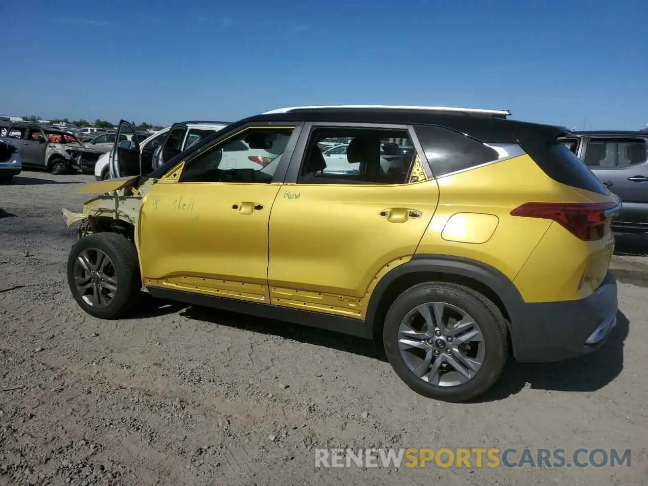 2 fotografías del automóvil dañado KNDEU2AA3M7125519 KIA SELTOS 2021