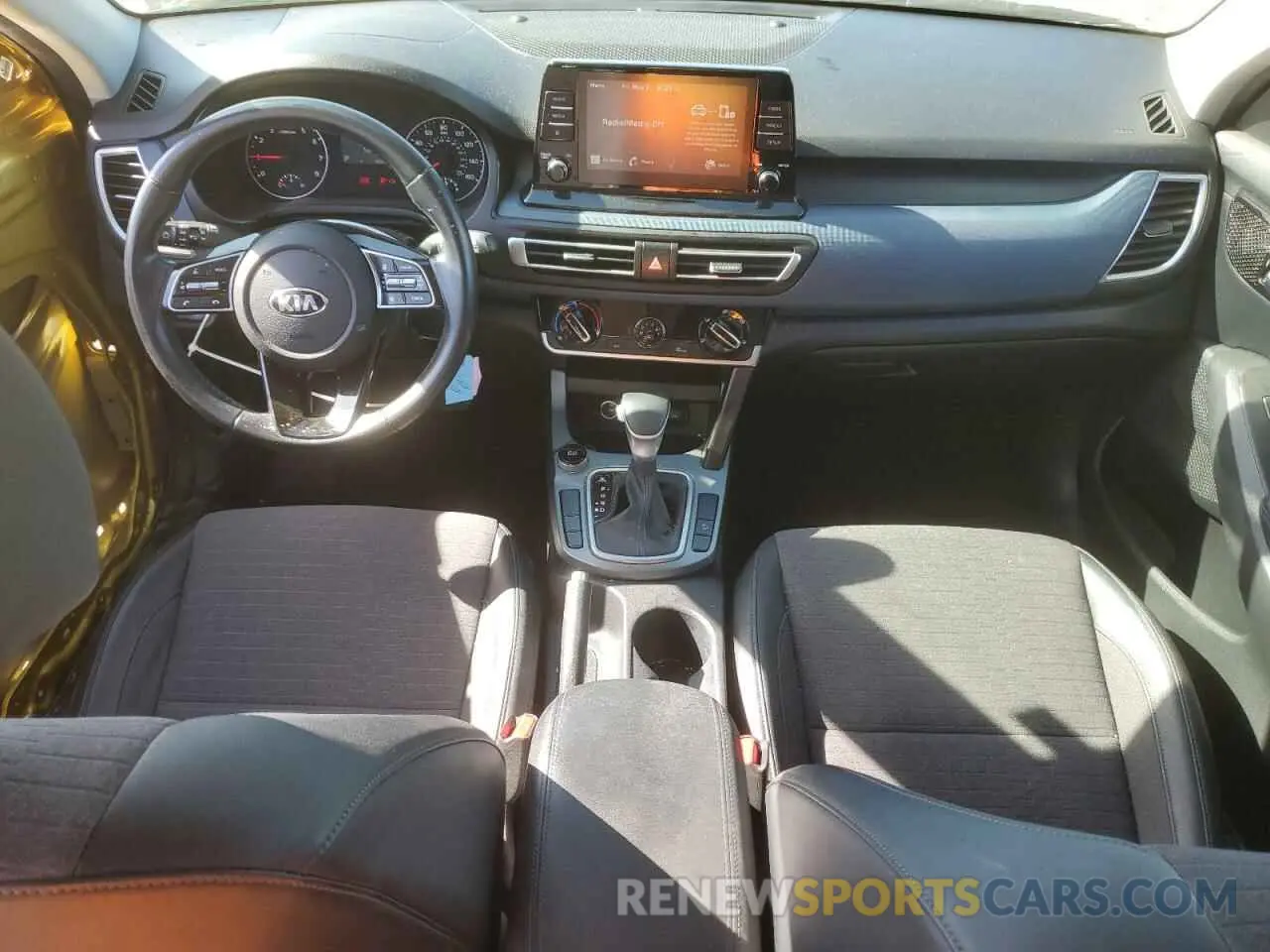 8 fotografías del automóvil dañado KNDEU2AA3M7125519 KIA SELTOS 2021