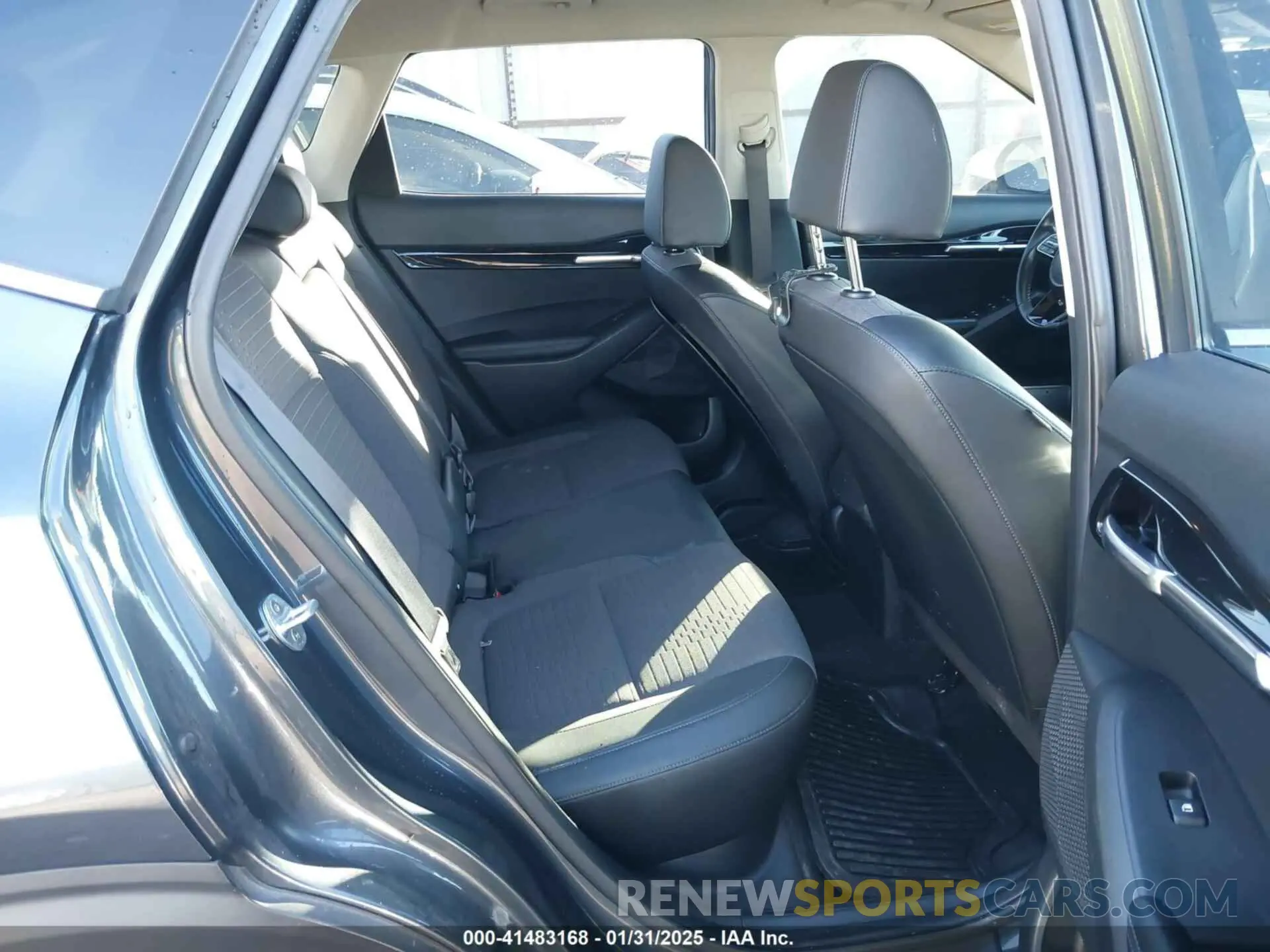 8 fotografías del automóvil dañado KNDEU2AA3M7197000 KIA SELTOS 2021