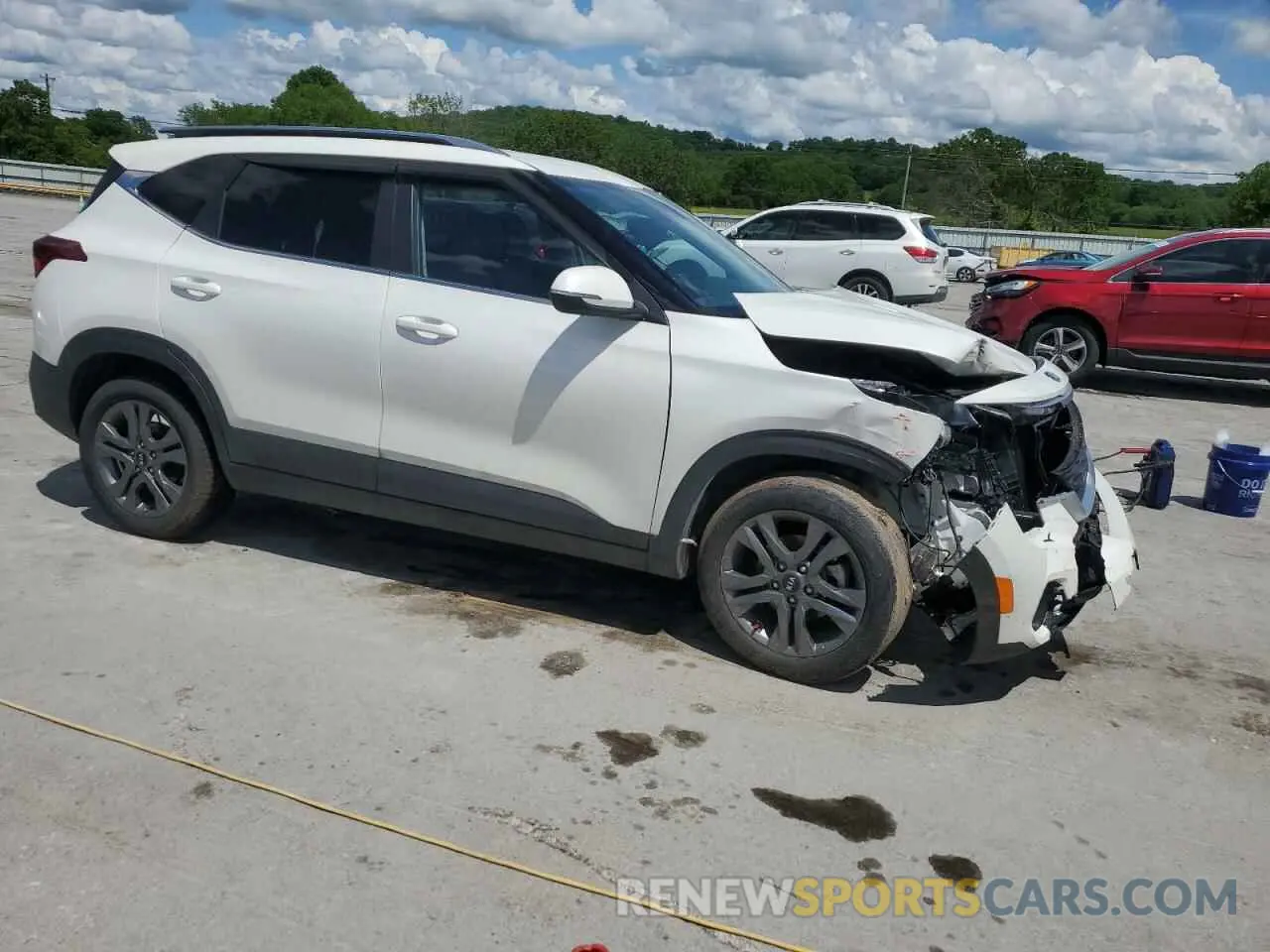 4 fotografías del automóvil dañado KNDEU2AA3M7215639 KIA SELTOS 2021