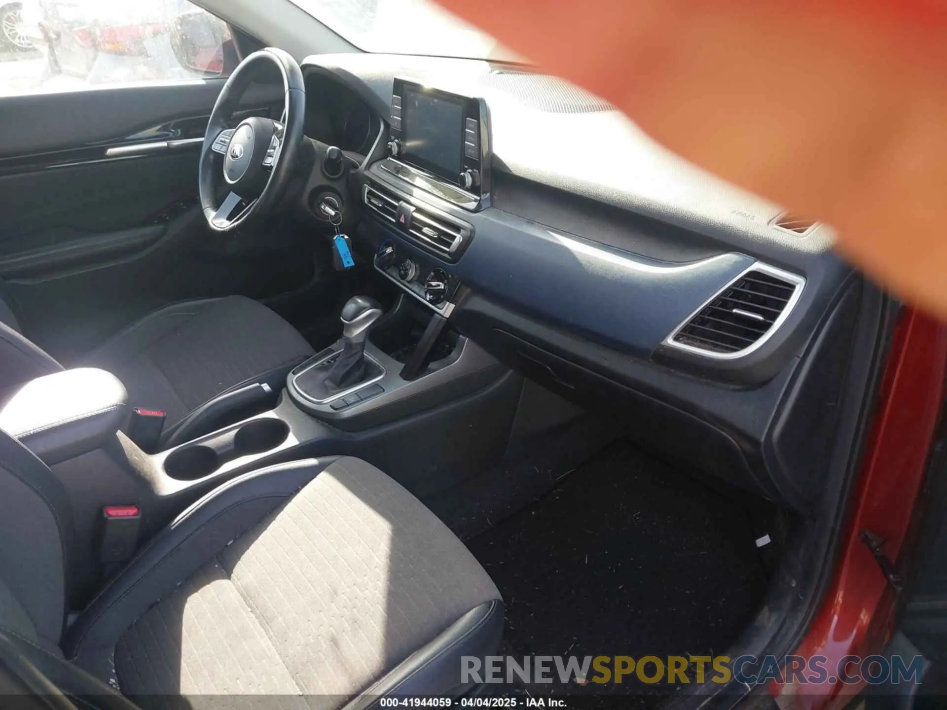 5 fotografías del automóvil dañado KNDEU2AA3M7229895 KIA SELTOS 2021