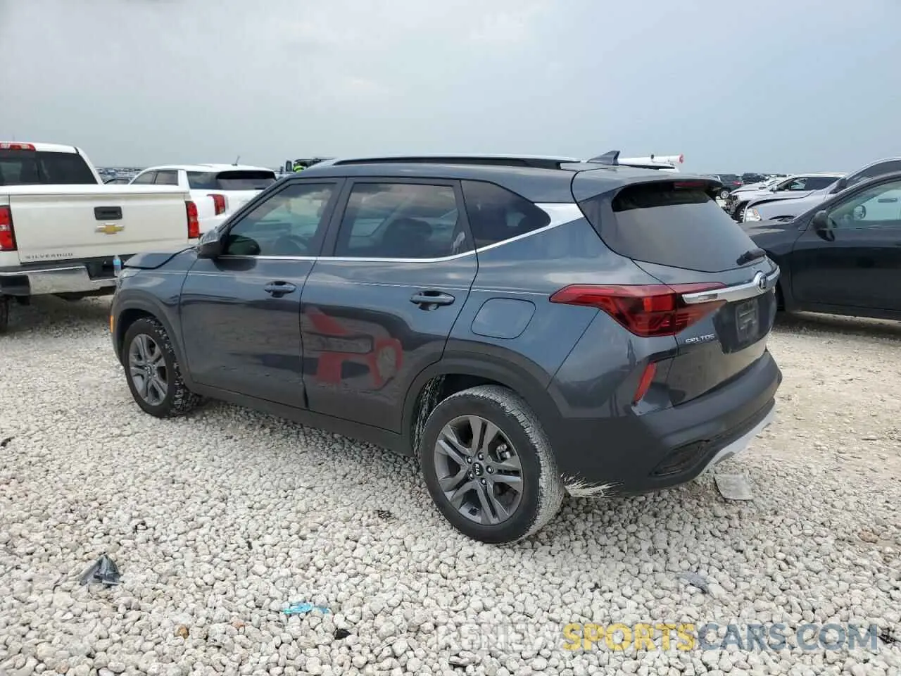 2 fotografías del automóvil dañado KNDEU2AA4M7129983 KIA SELTOS 2021