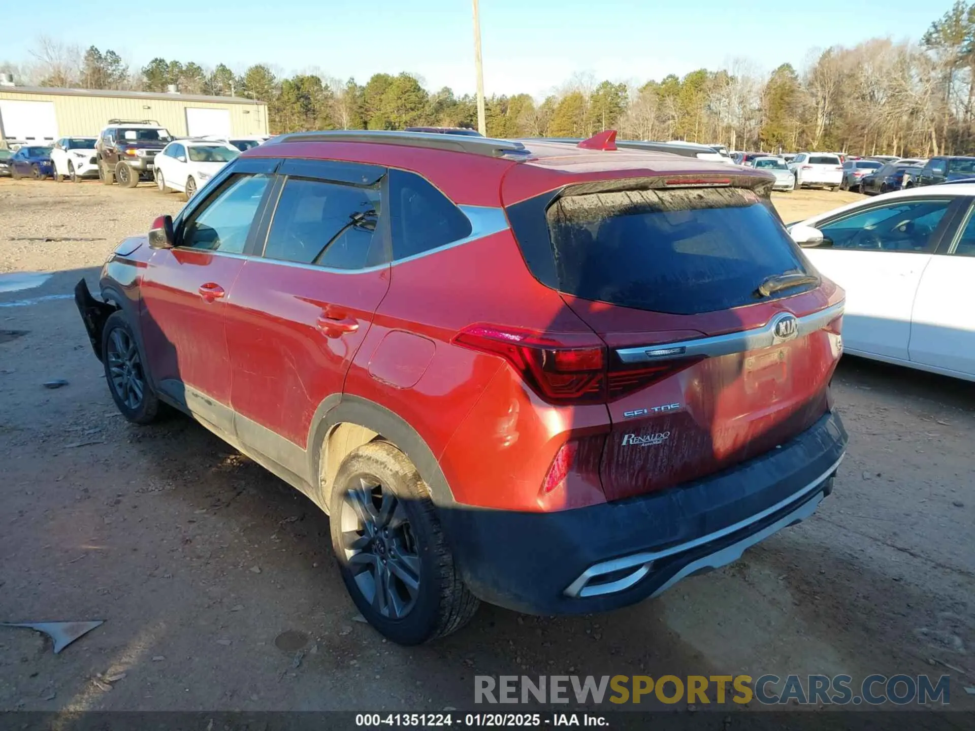 3 fotografías del automóvil dañado KNDEU2AA4M7172588 KIA SELTOS 2021