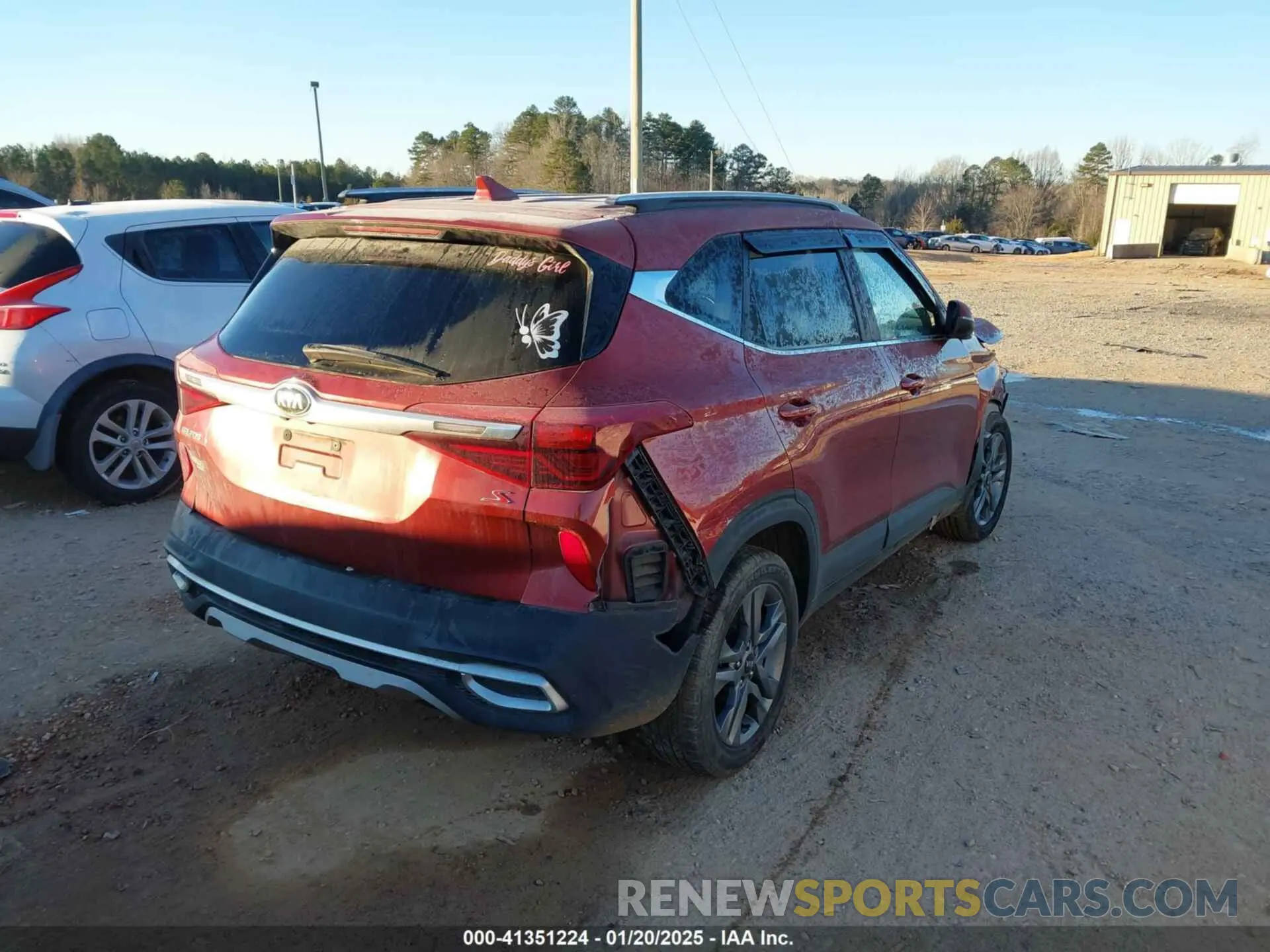 4 fotografías del automóvil dañado KNDEU2AA4M7172588 KIA SELTOS 2021