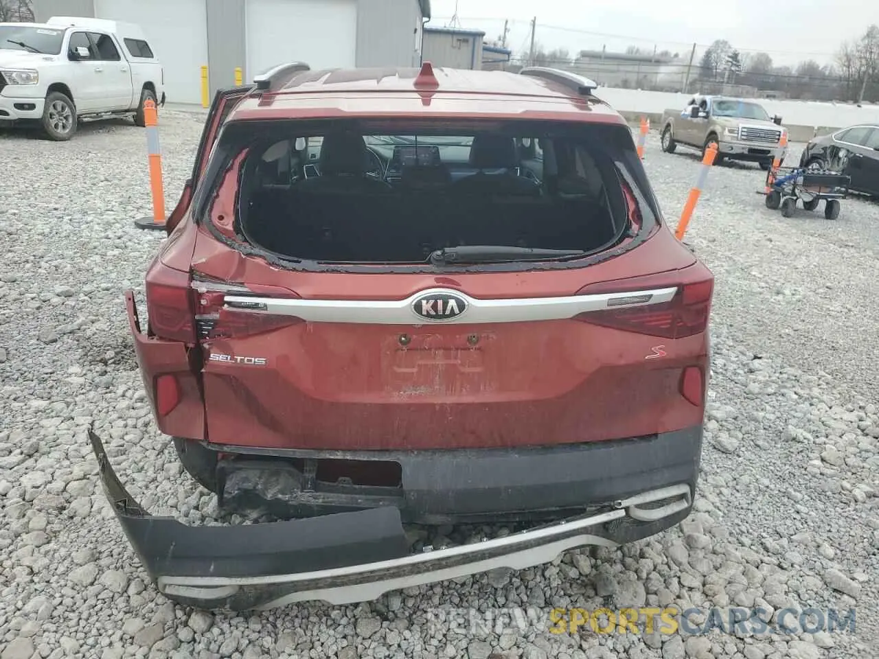 6 fotografías del automóvil dañado KNDEU2AA4M7212605 KIA SELTOS 2021