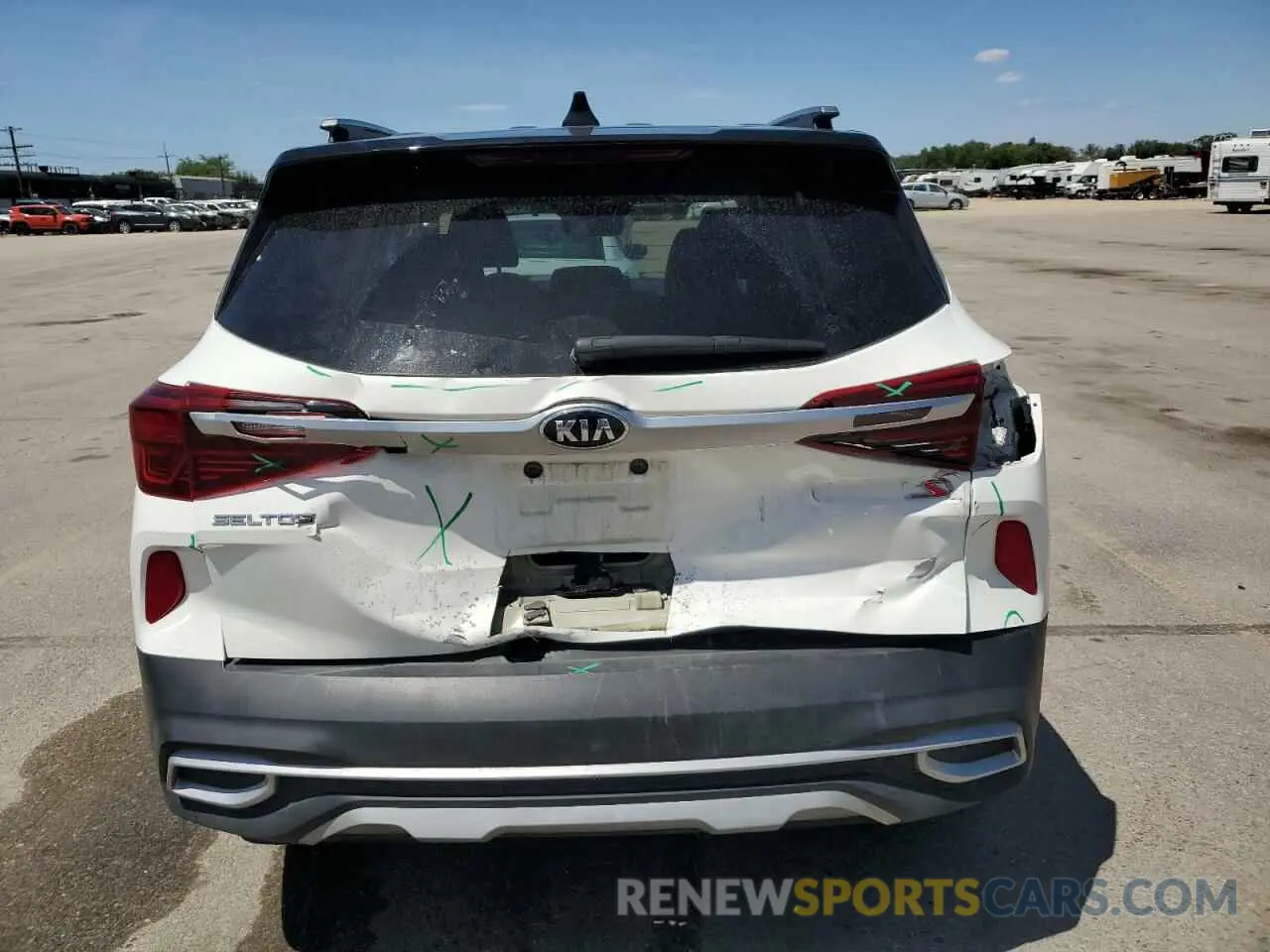 6 fotografías del automóvil dañado KNDEU2AA5M7075898 KIA SELTOS 2021