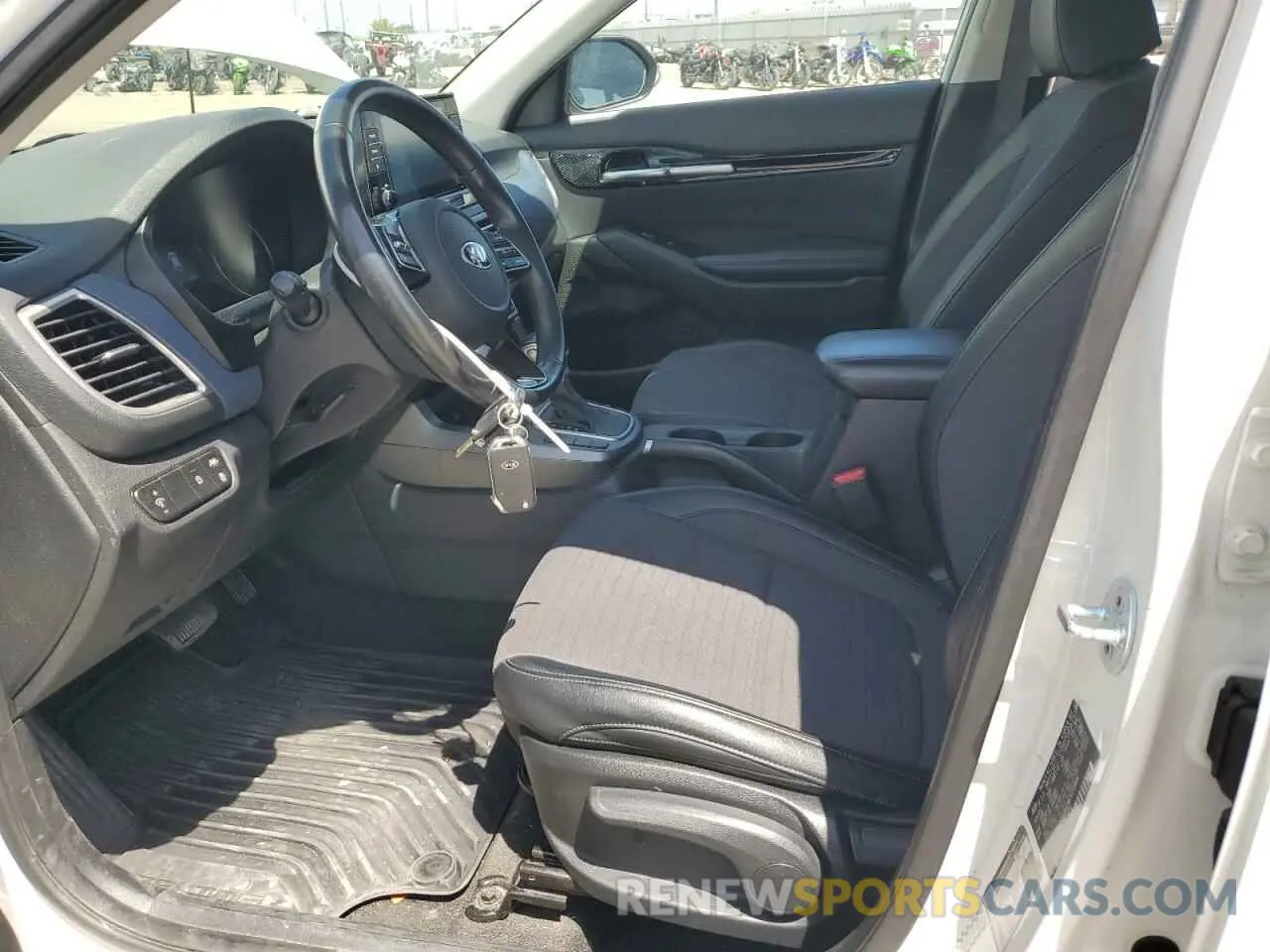 7 fotografías del automóvil dañado KNDEU2AA5M7075898 KIA SELTOS 2021