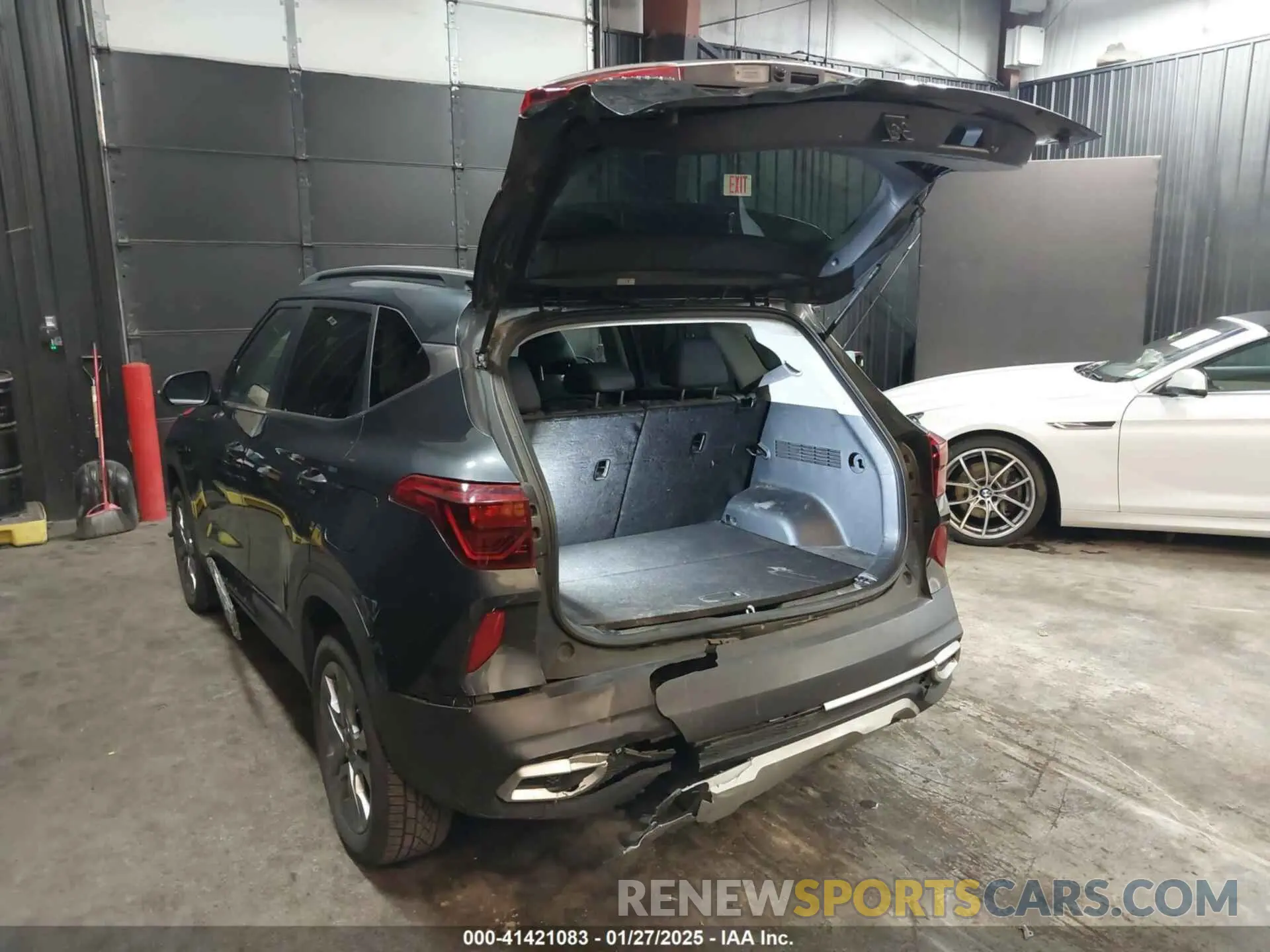 3 fotografías del automóvil dañado KNDEU2AA5M7227629 KIA SELTOS 2021