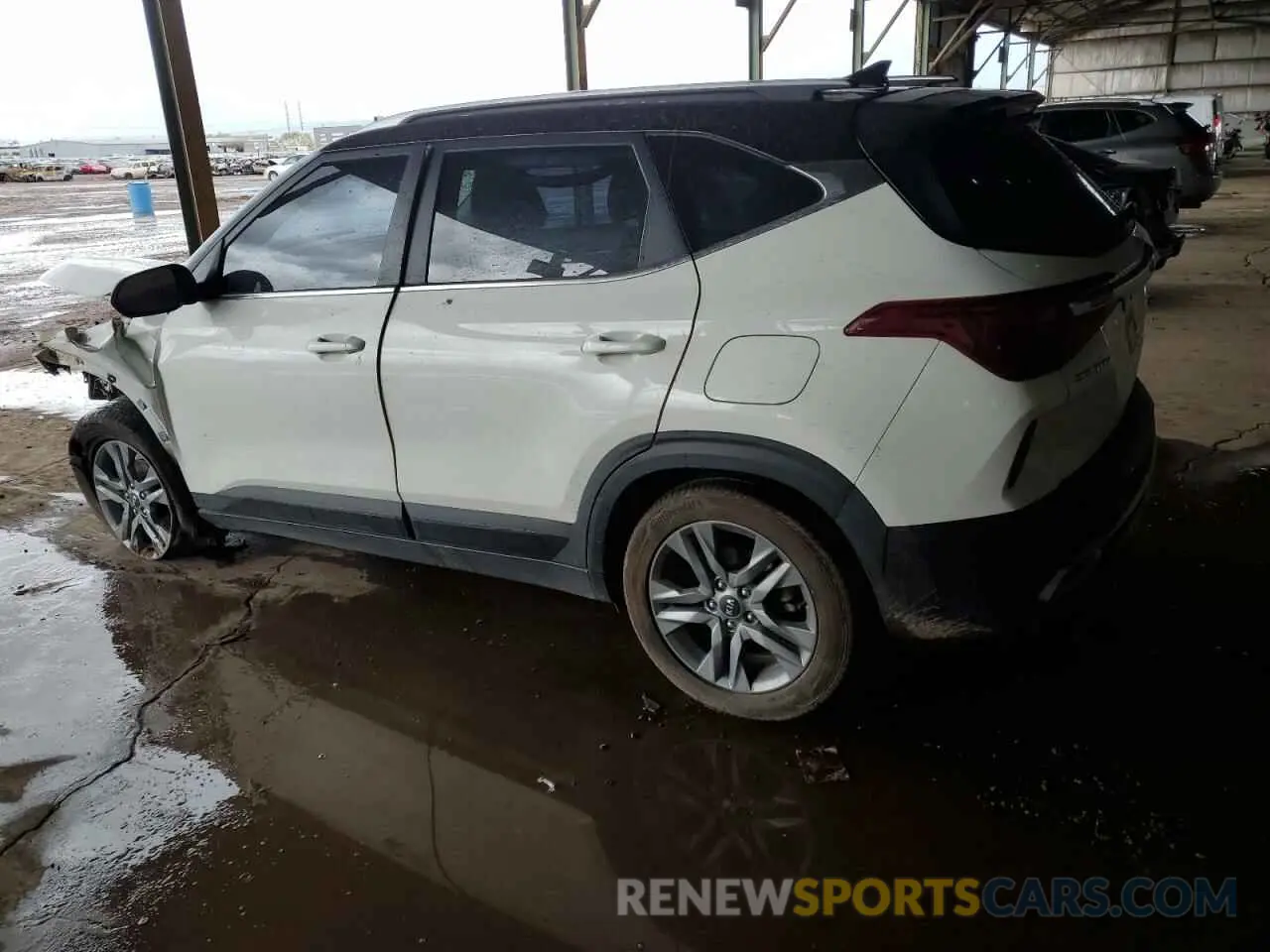 2 fotografías del automóvil dañado KNDEU2AA6M7099112 KIA SELTOS 2021