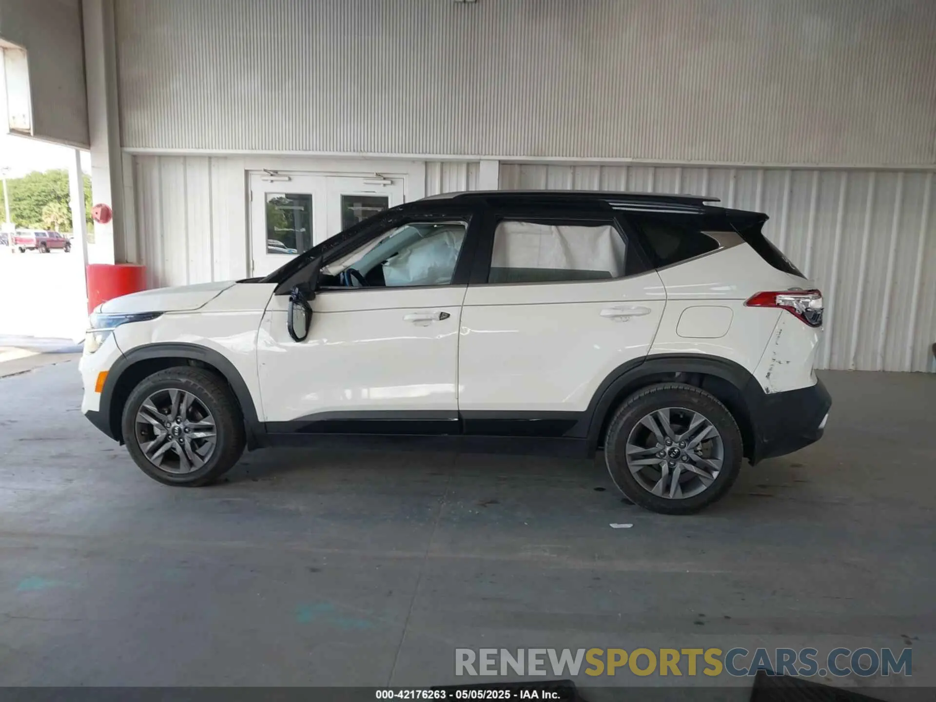 14 fotografías del automóvil dañado KNDEU2AA6M7120850 KIA SELTOS 2021