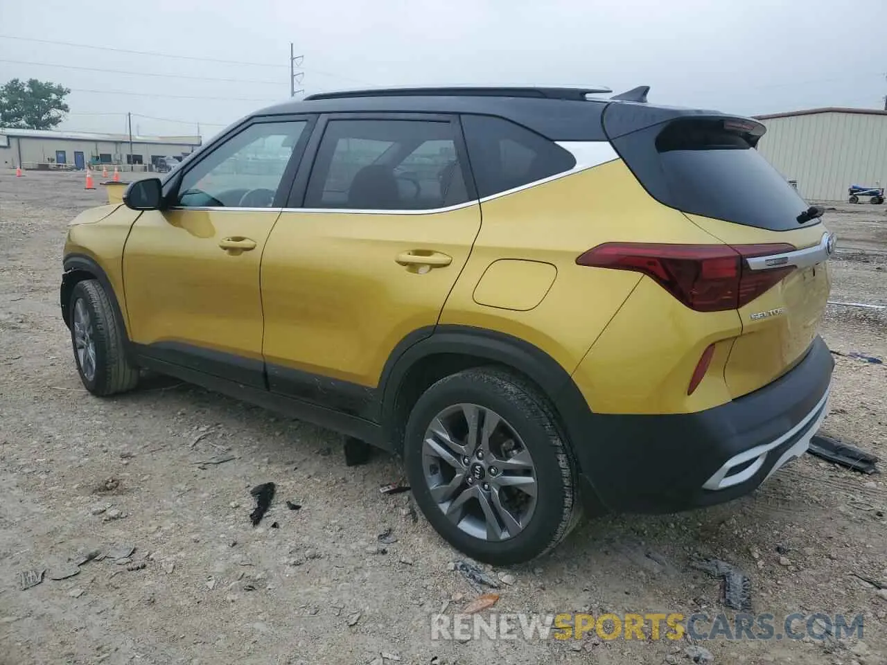 2 fotografías del automóvil dañado KNDEU2AA8M7151033 KIA SELTOS 2021