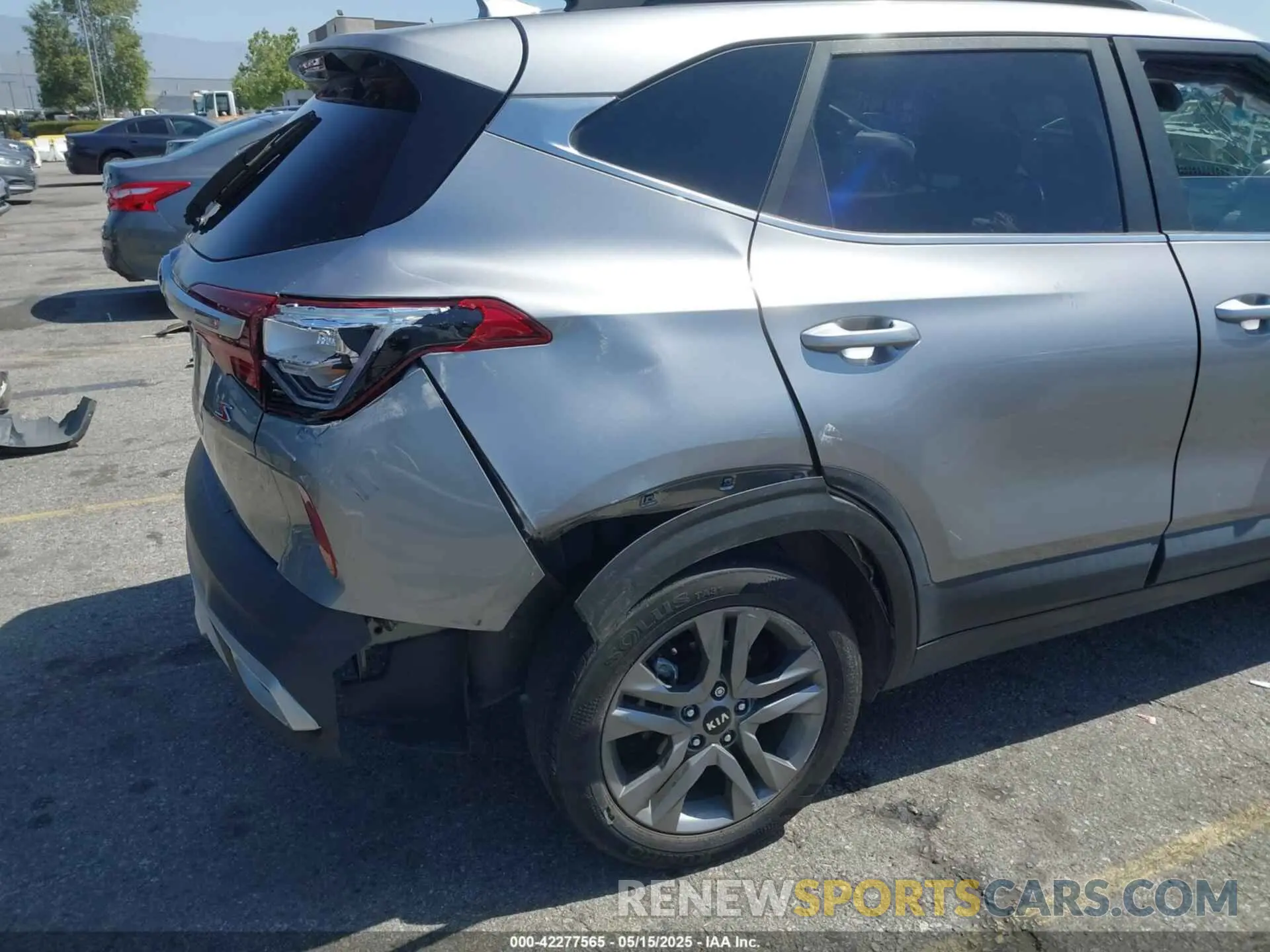 16 fotografías del automóvil dañado KNDEU2AA8M7225051 KIA SELTOS 2021